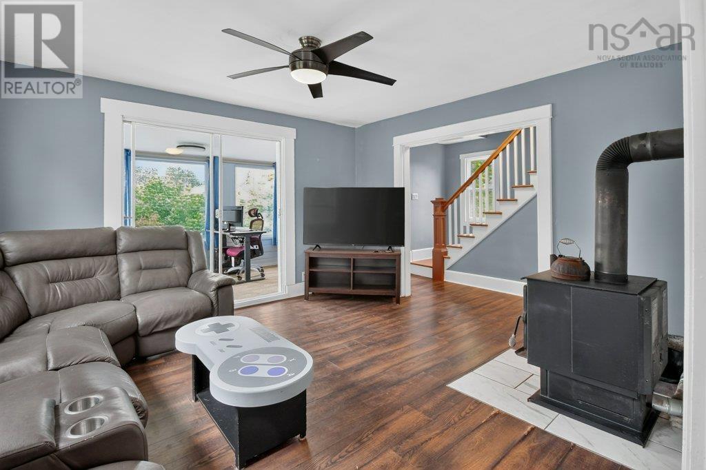 309 Forties Road Property Photo 8