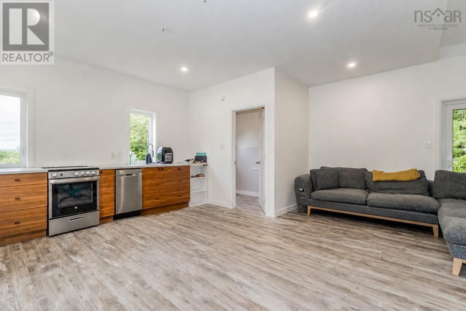 65 Jessicas Way Property Photo 32