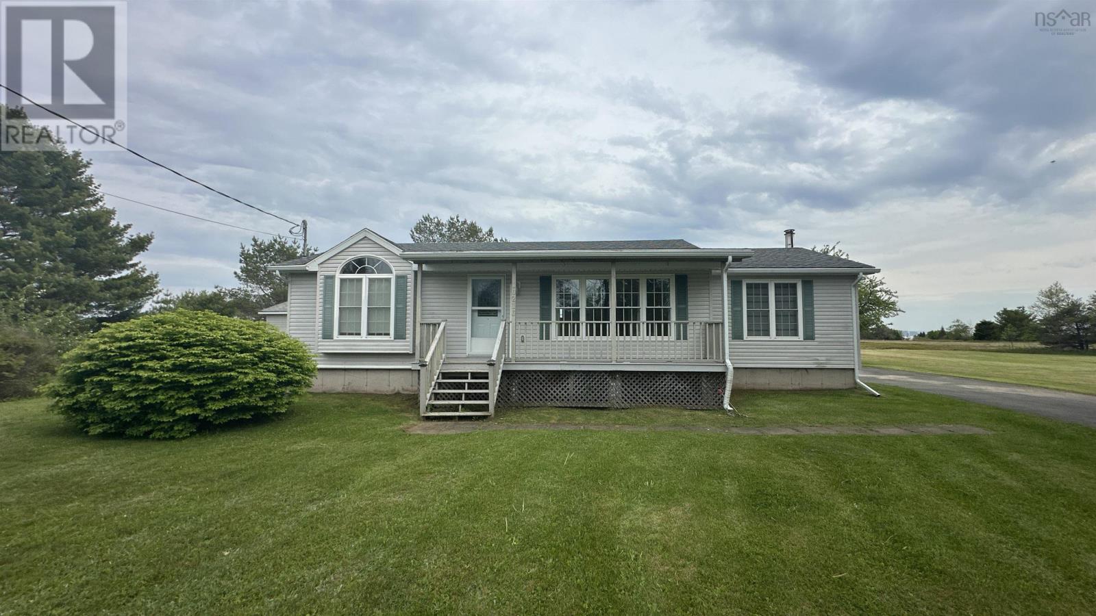10216 Highway 209 Property Photo 1
