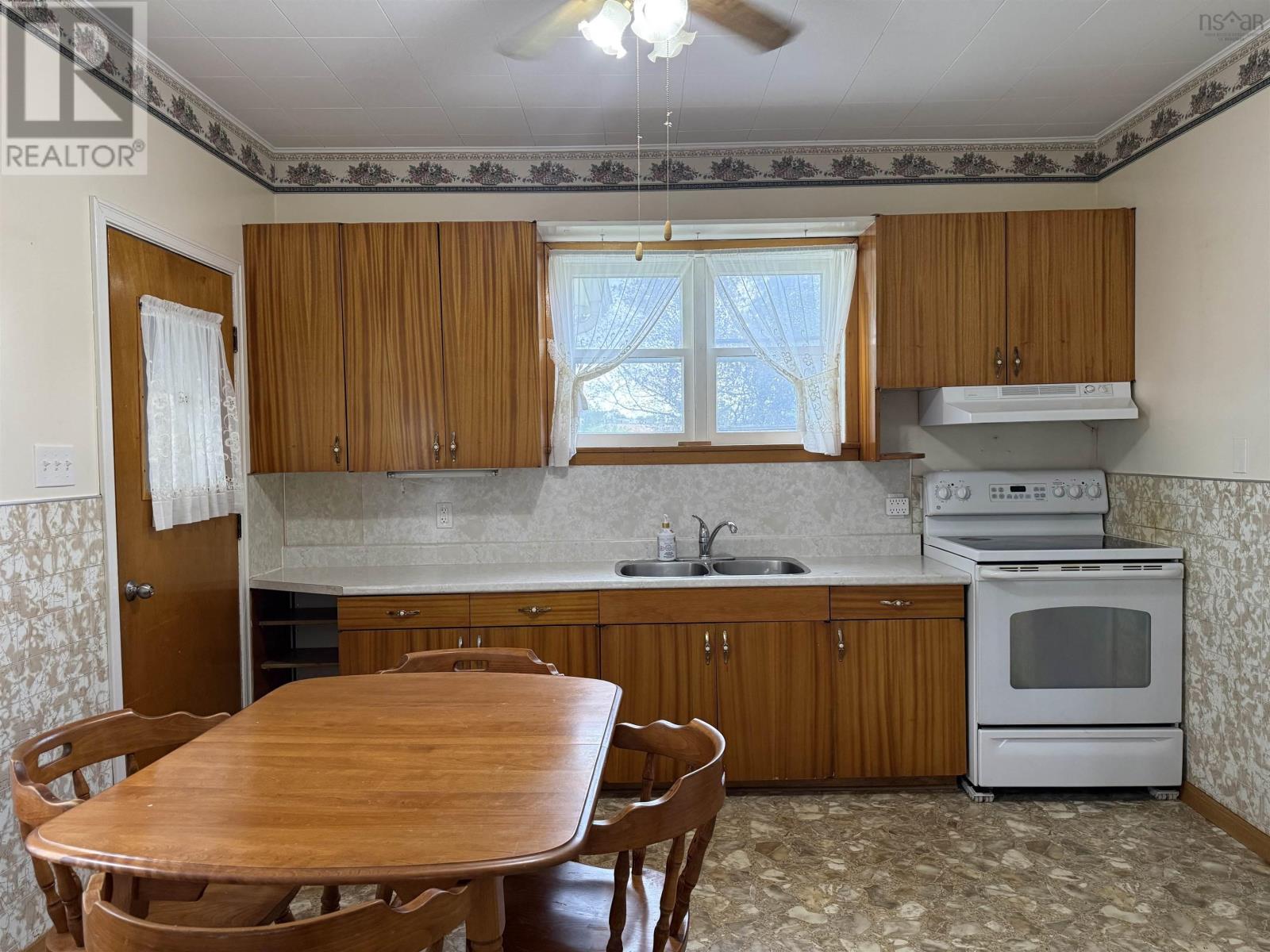 119 River Street Property Photo 5