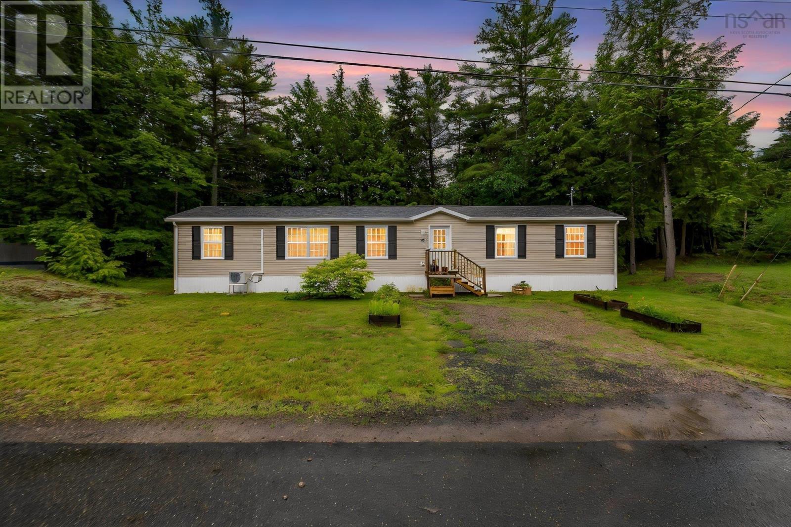 33 Shelby Crescent Property Photo 1