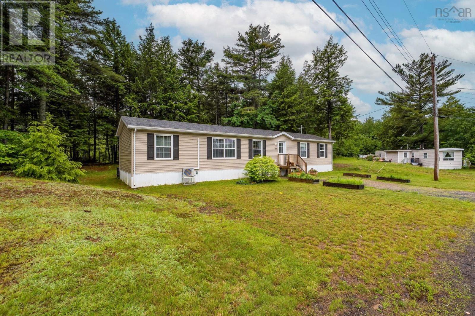 33 Shelby Crescent Property Photo 2