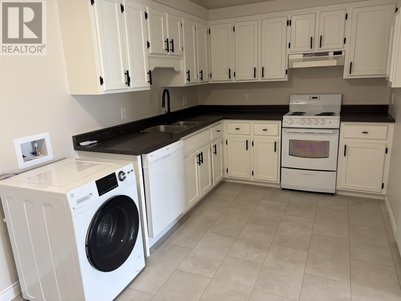 Unit 7 10 Glen Stewart Drive Property Photo 3