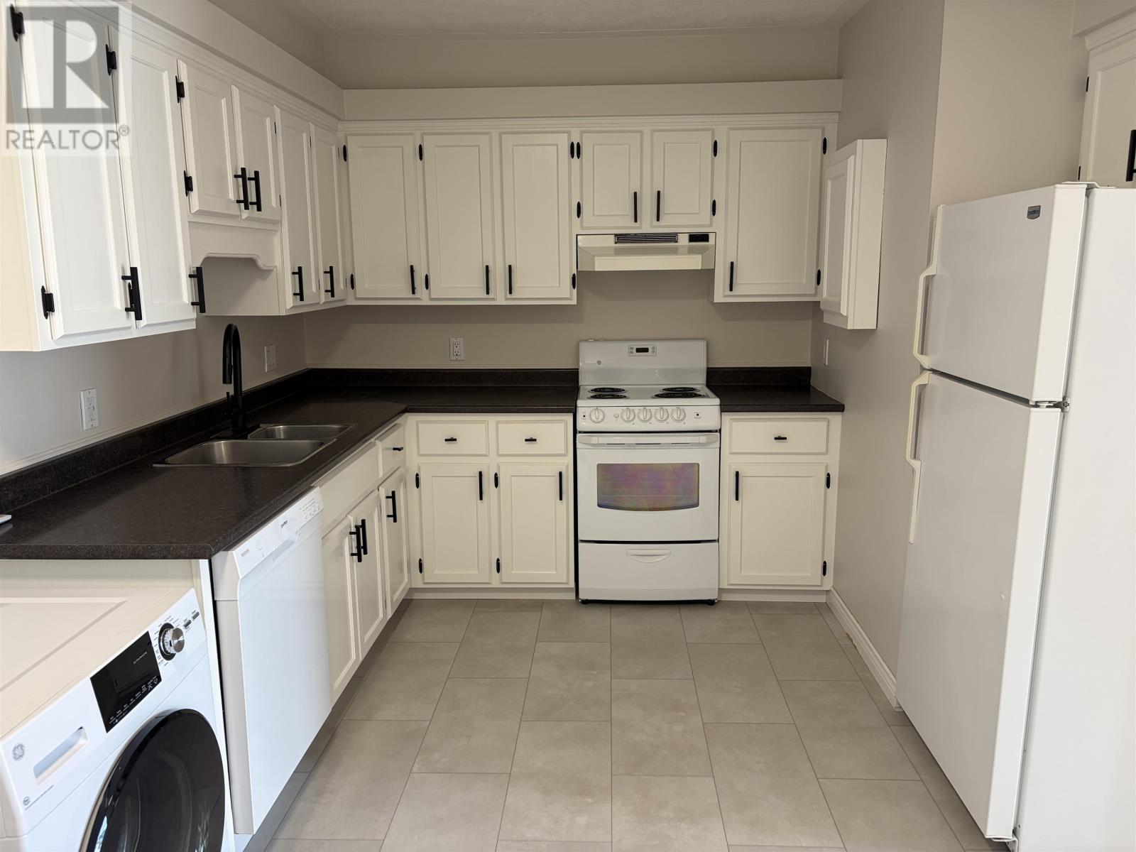 Unit 7 10 Glen Stewart Drive Property Photo 4