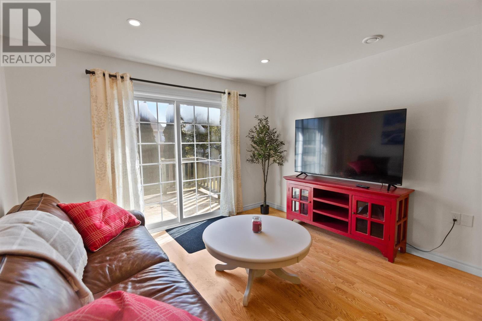 3 17 Heatherway Drive Property Photo 3