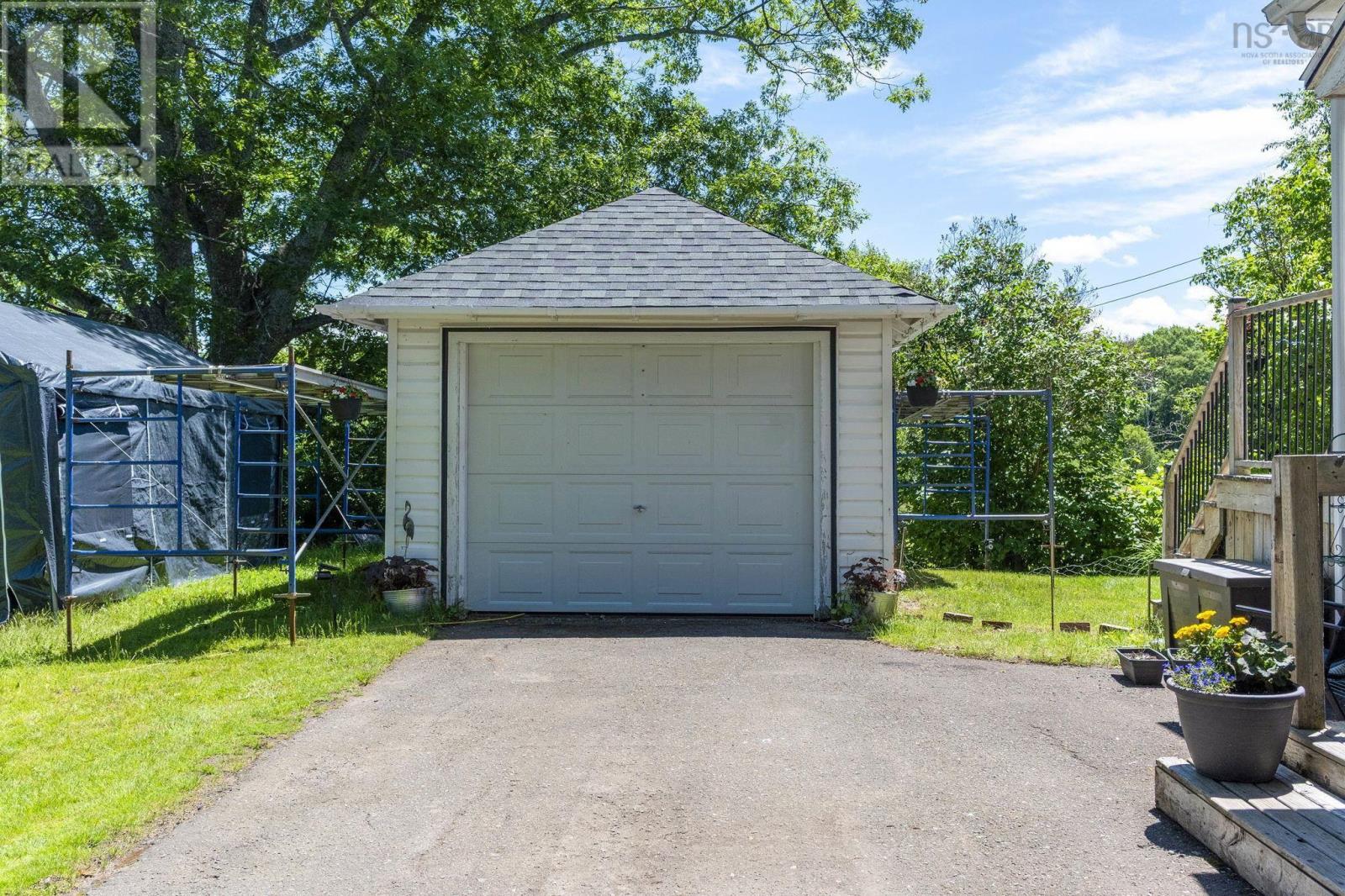 68 Connaught Avenue Property Photo 5
