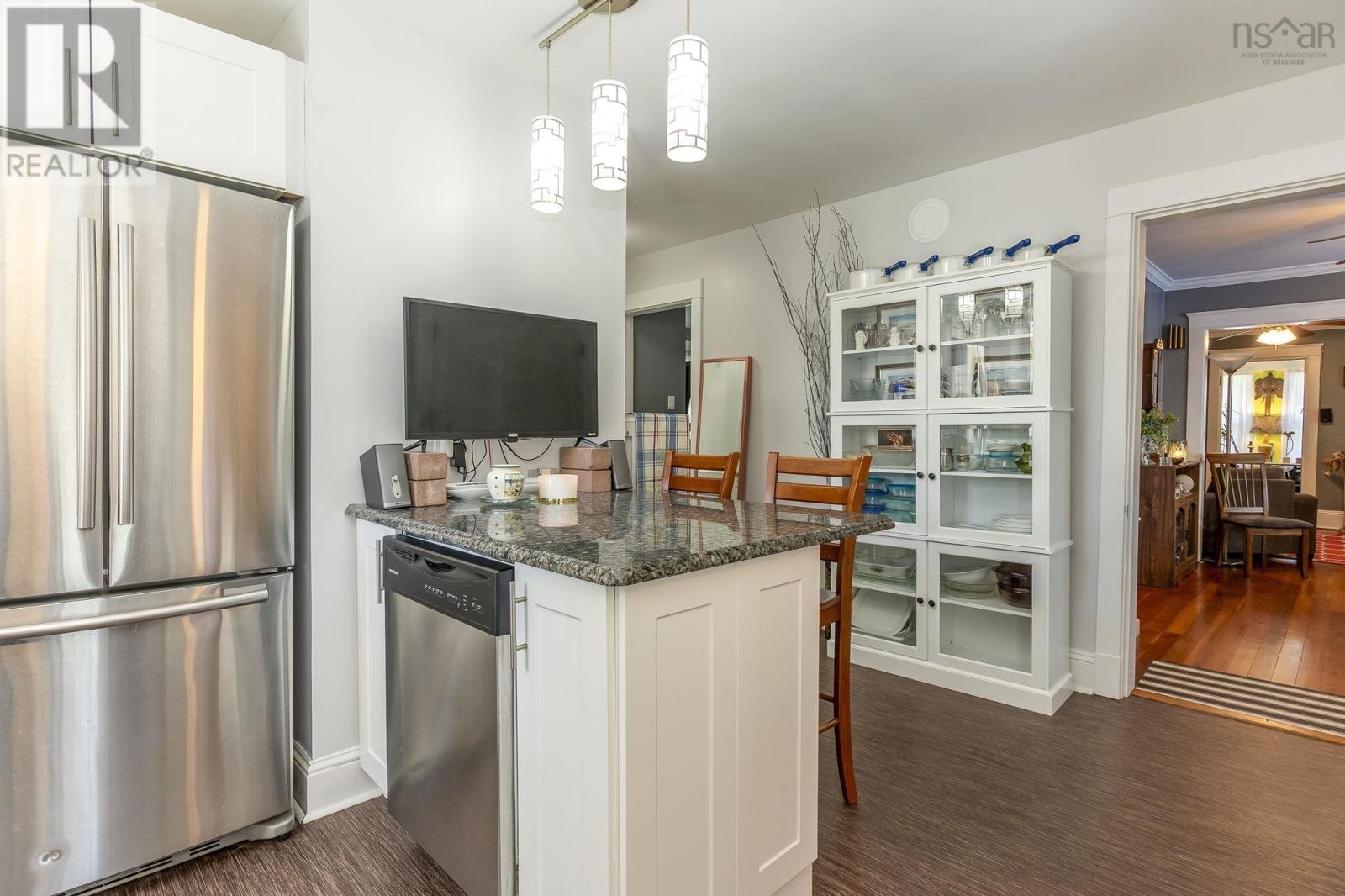68 Connaught Avenue Property Photo 11