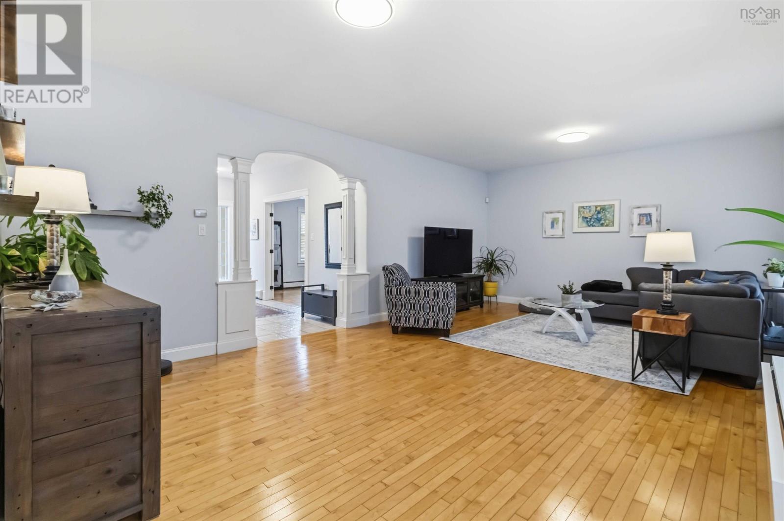 93 Greenside Lane Property Photo 4