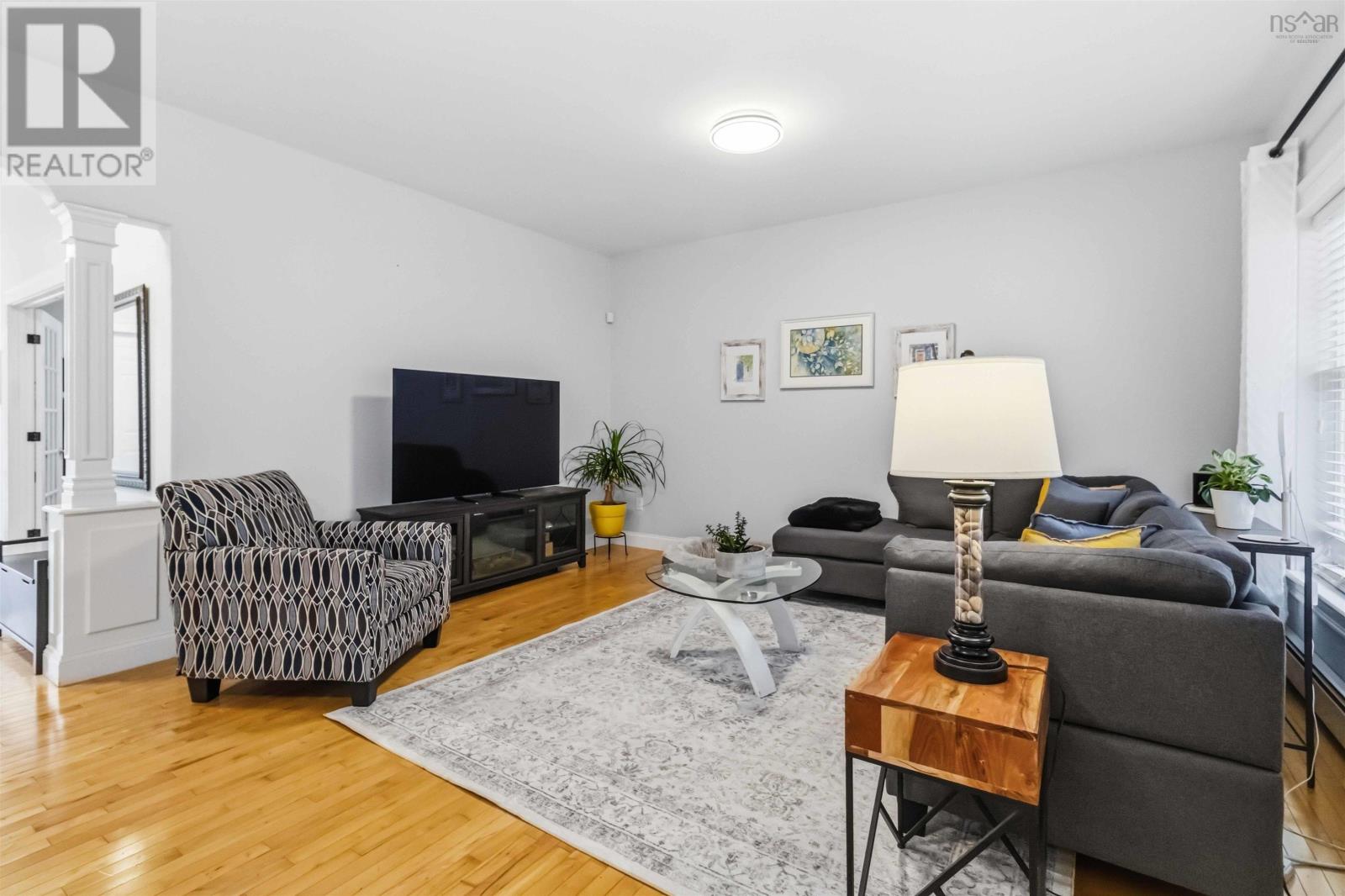 93 Greenside Lane Property Photo 6