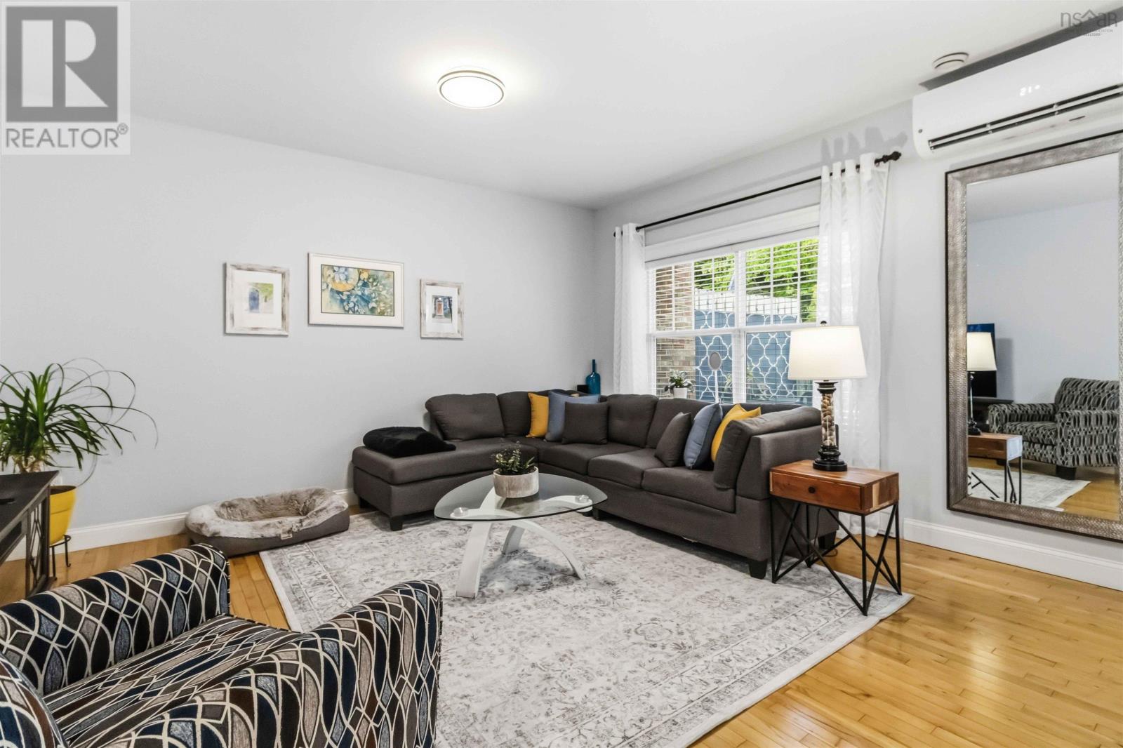 93 Greenside Lane Property Photo 7