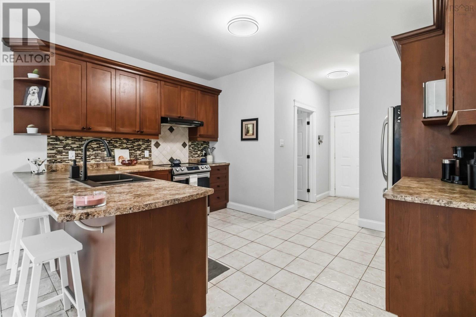 93 Greenside Lane Property Photo 12