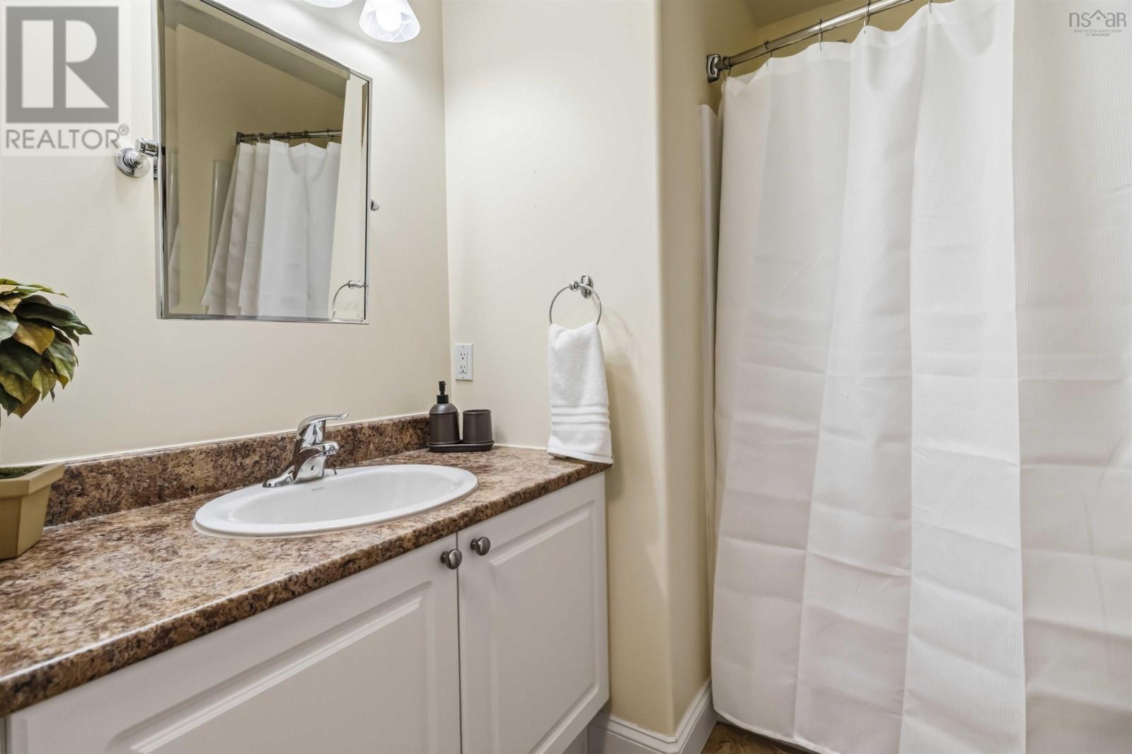 93 Greenside Lane Property Photo 19