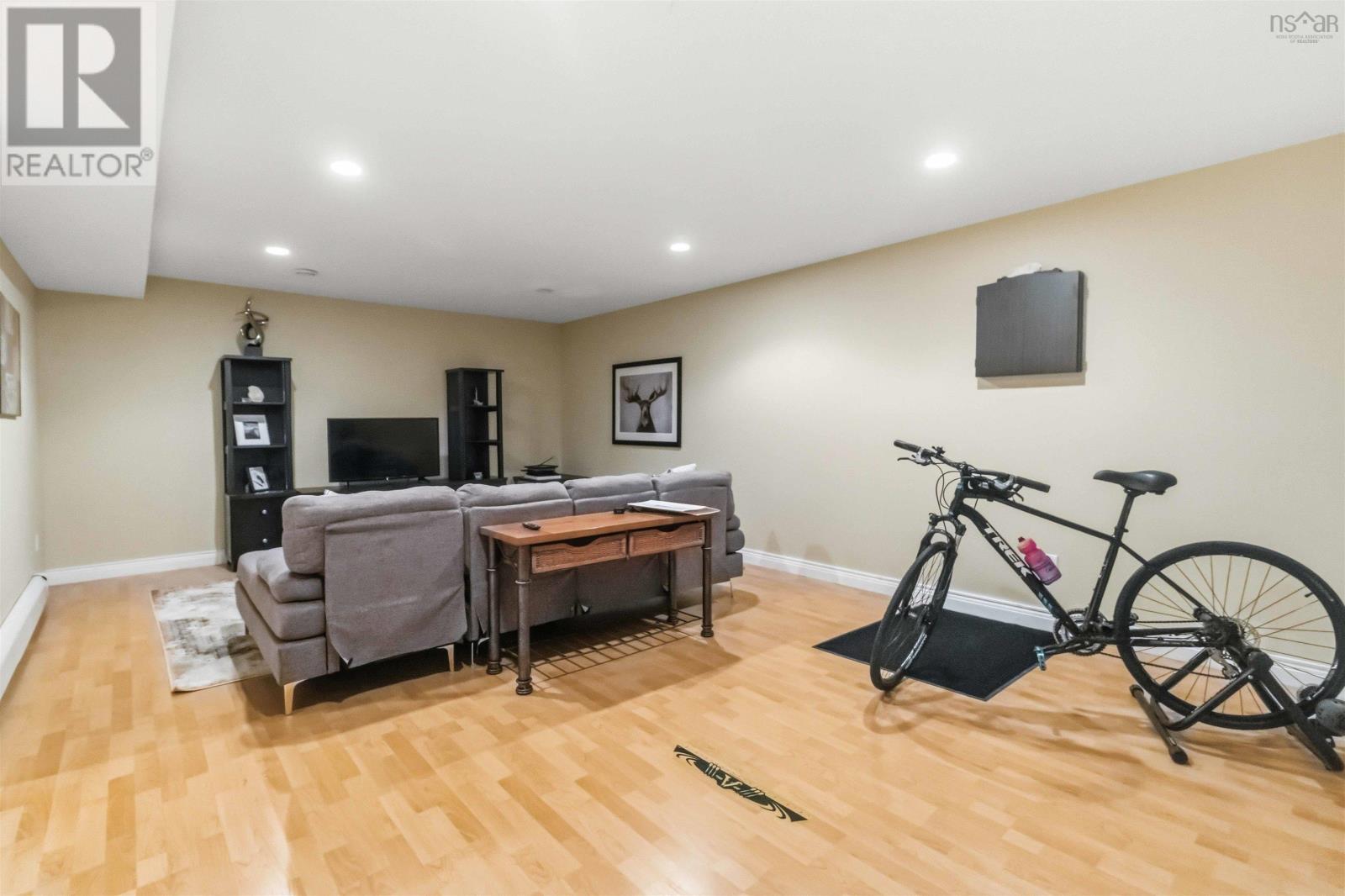93 Greenside Lane Property Photo 27