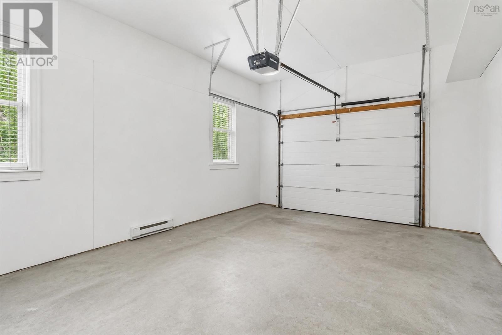 93 Greenside Lane Property Photo 32