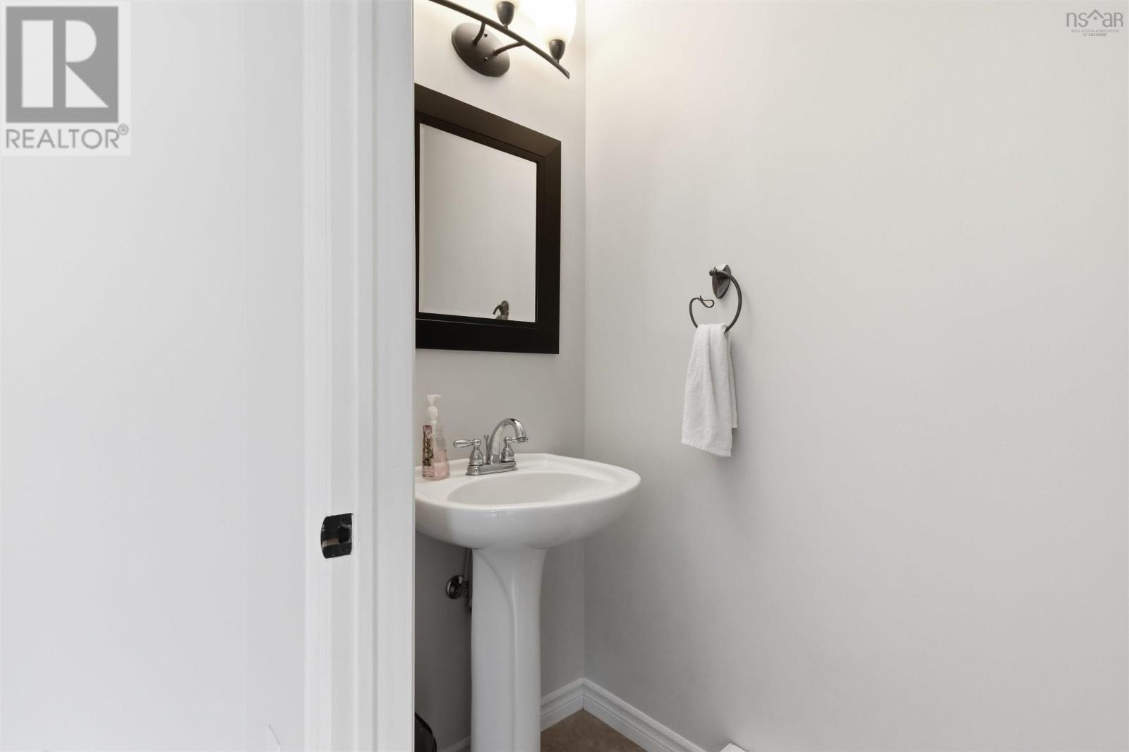 202 Transom Drive Property Photo 7