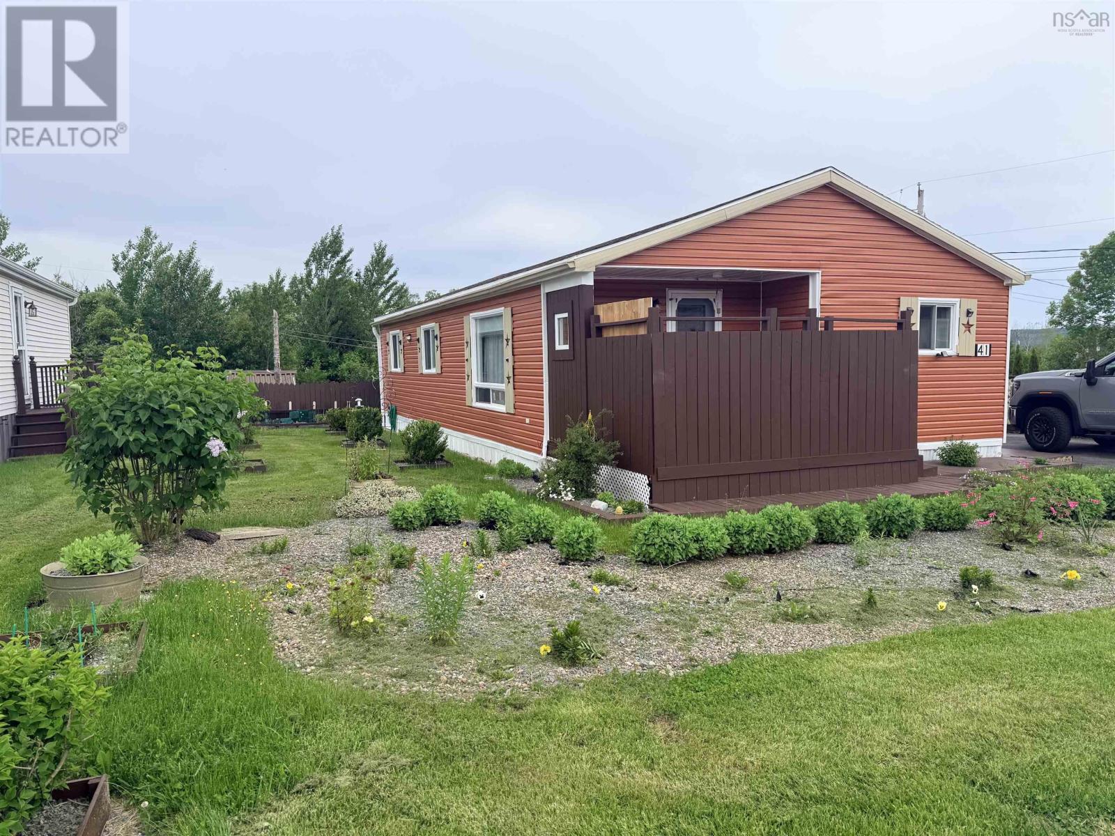 41 Third Street Property Photo 2