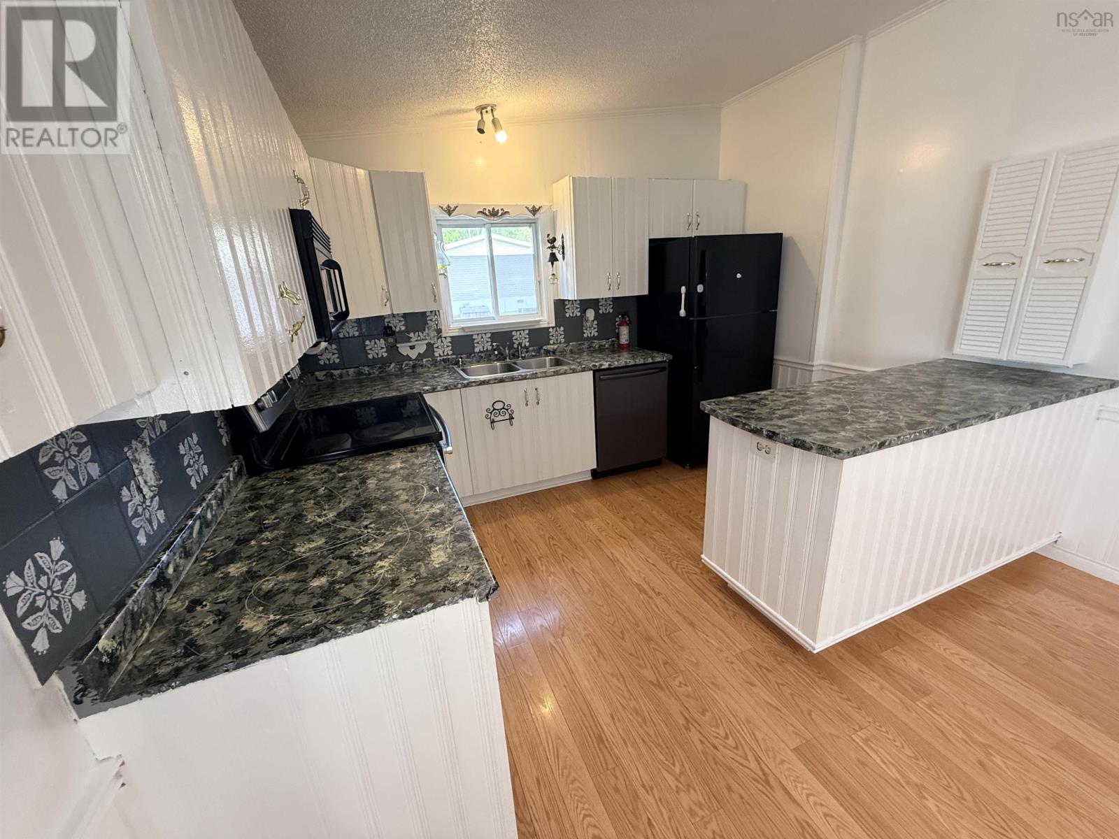 41 Third Street Property Photo 8