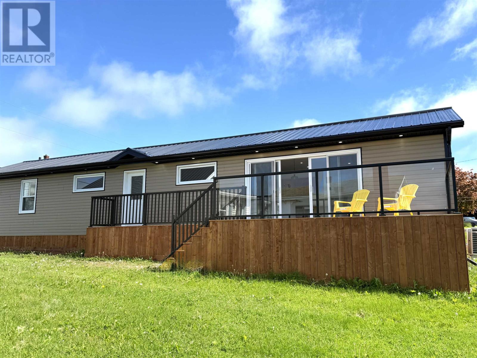 10 Sutherland Avenue Property Photo 1