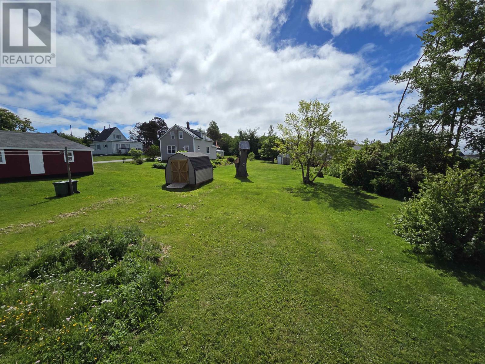 10 Sutherland Avenue Property Photo 2