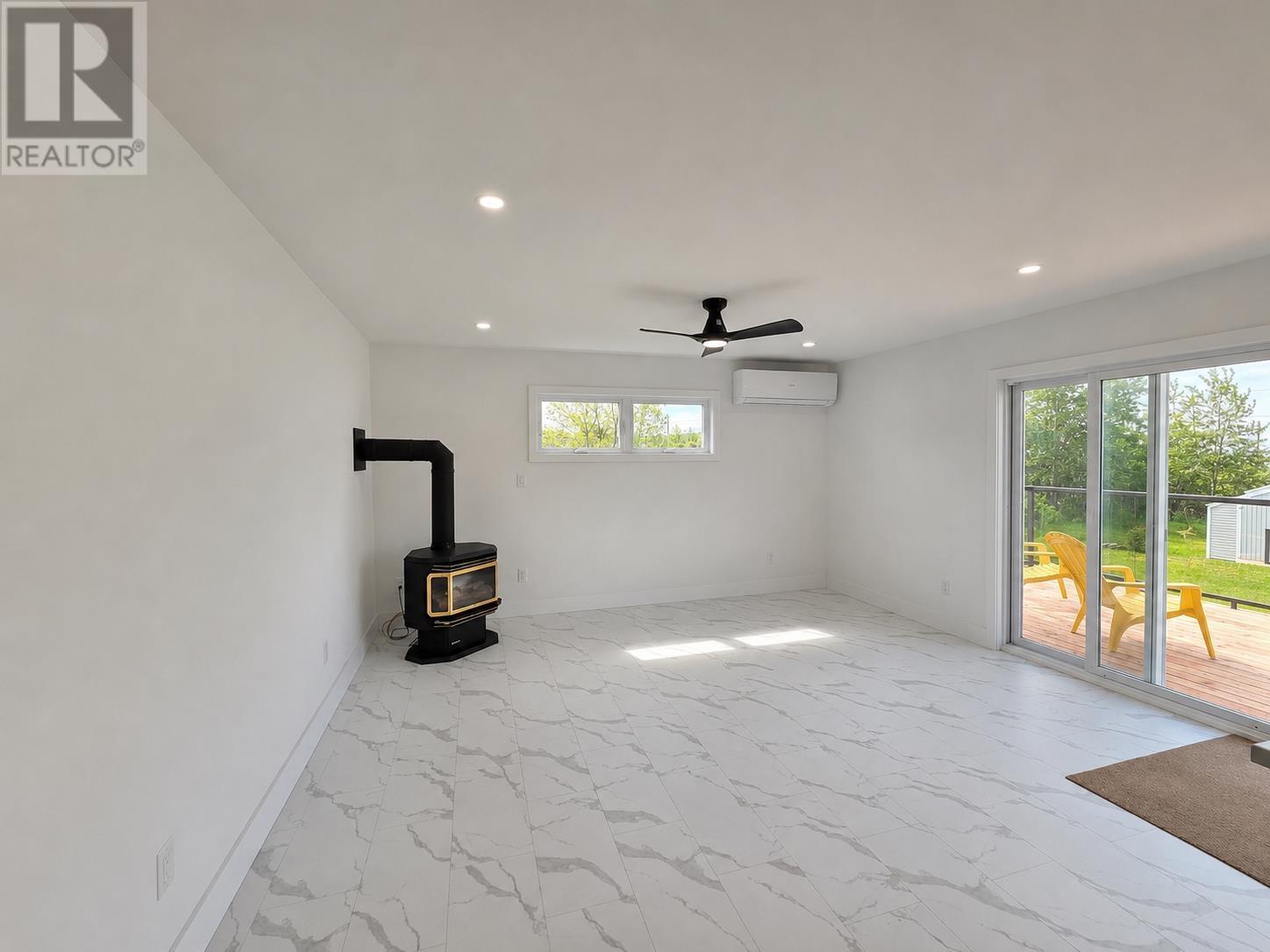 10 Sutherland Avenue Property Photo 4