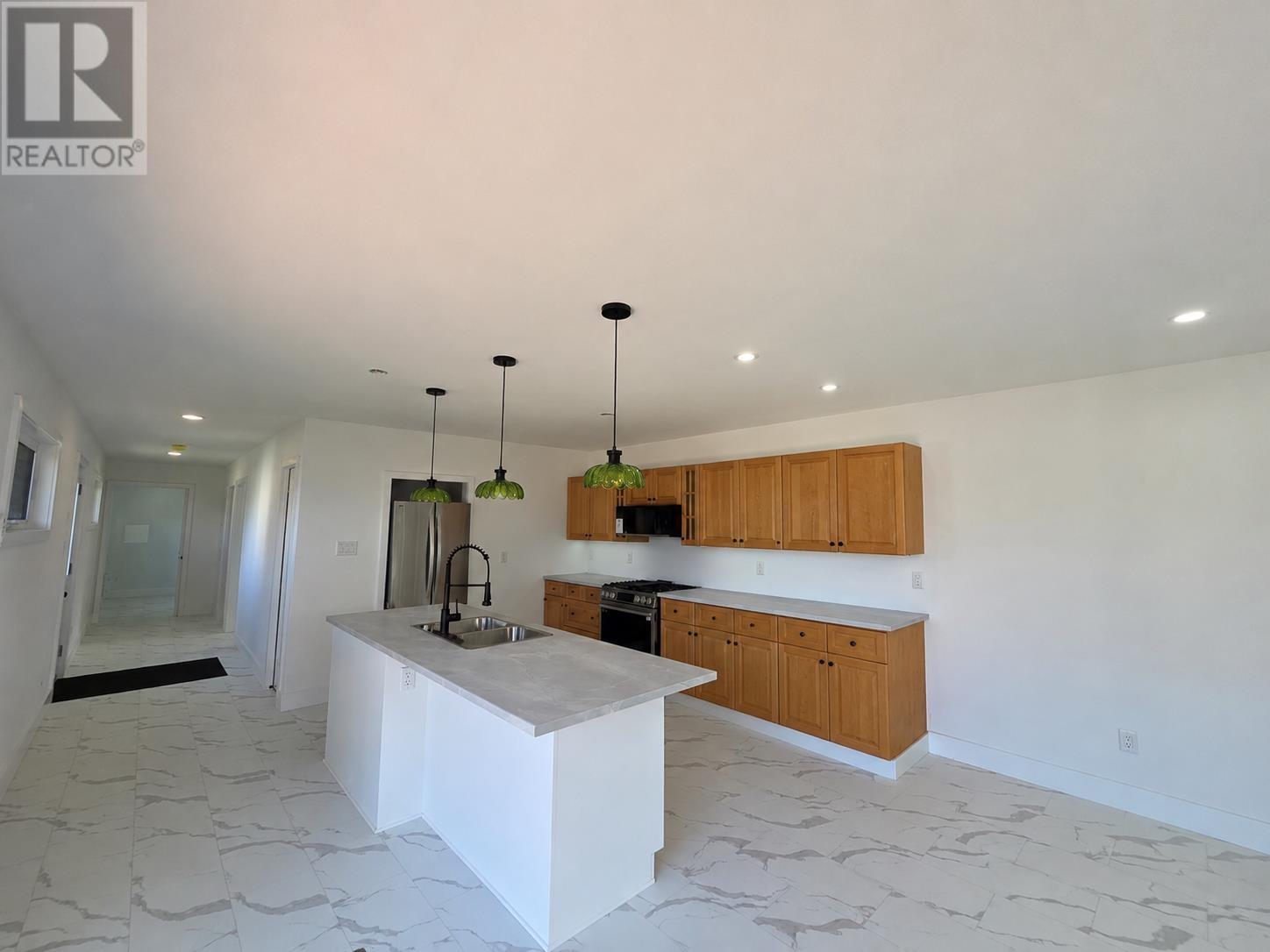 10 Sutherland Avenue Property Photo 5