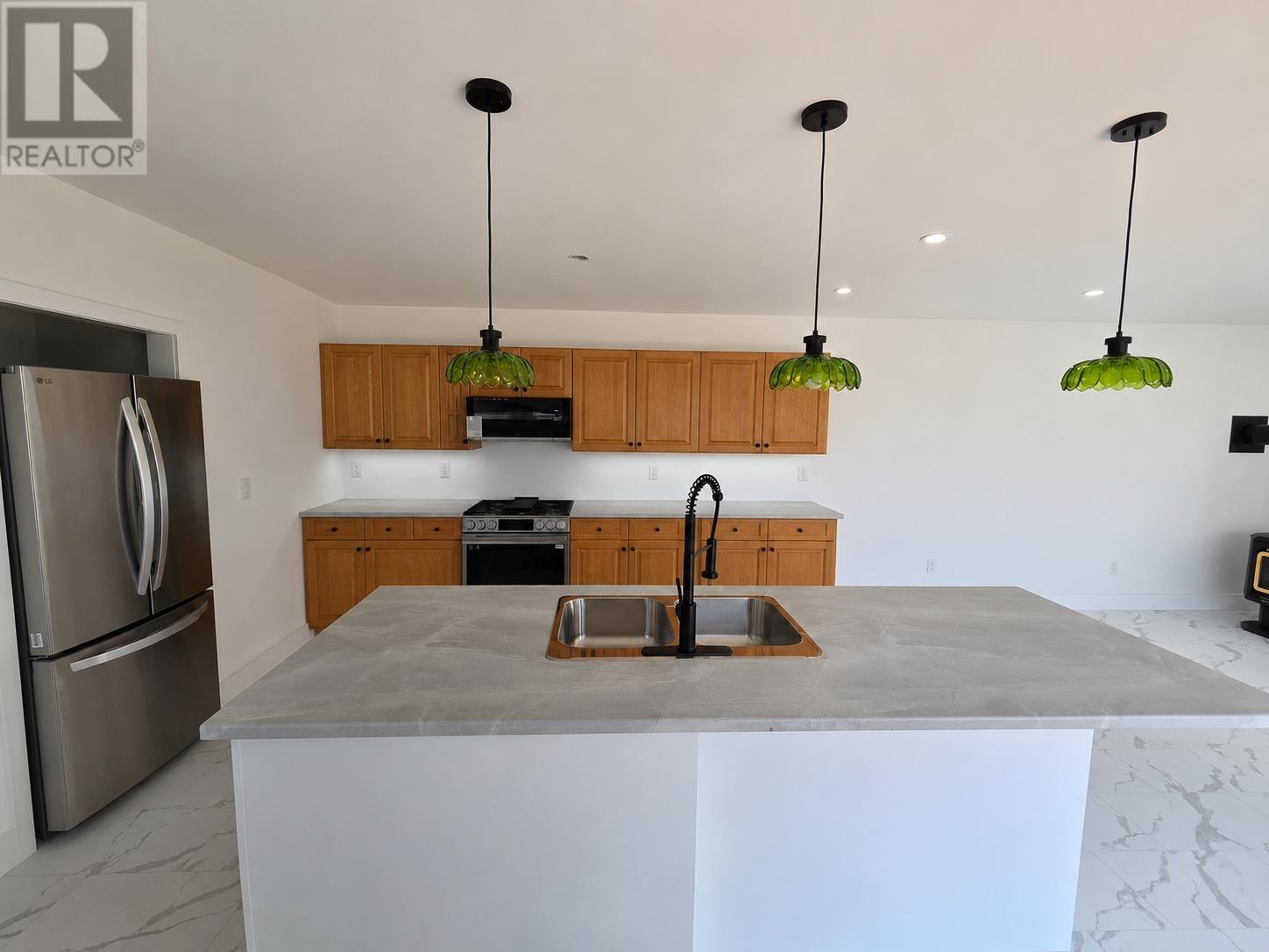 10 Sutherland Avenue Property Photo 6