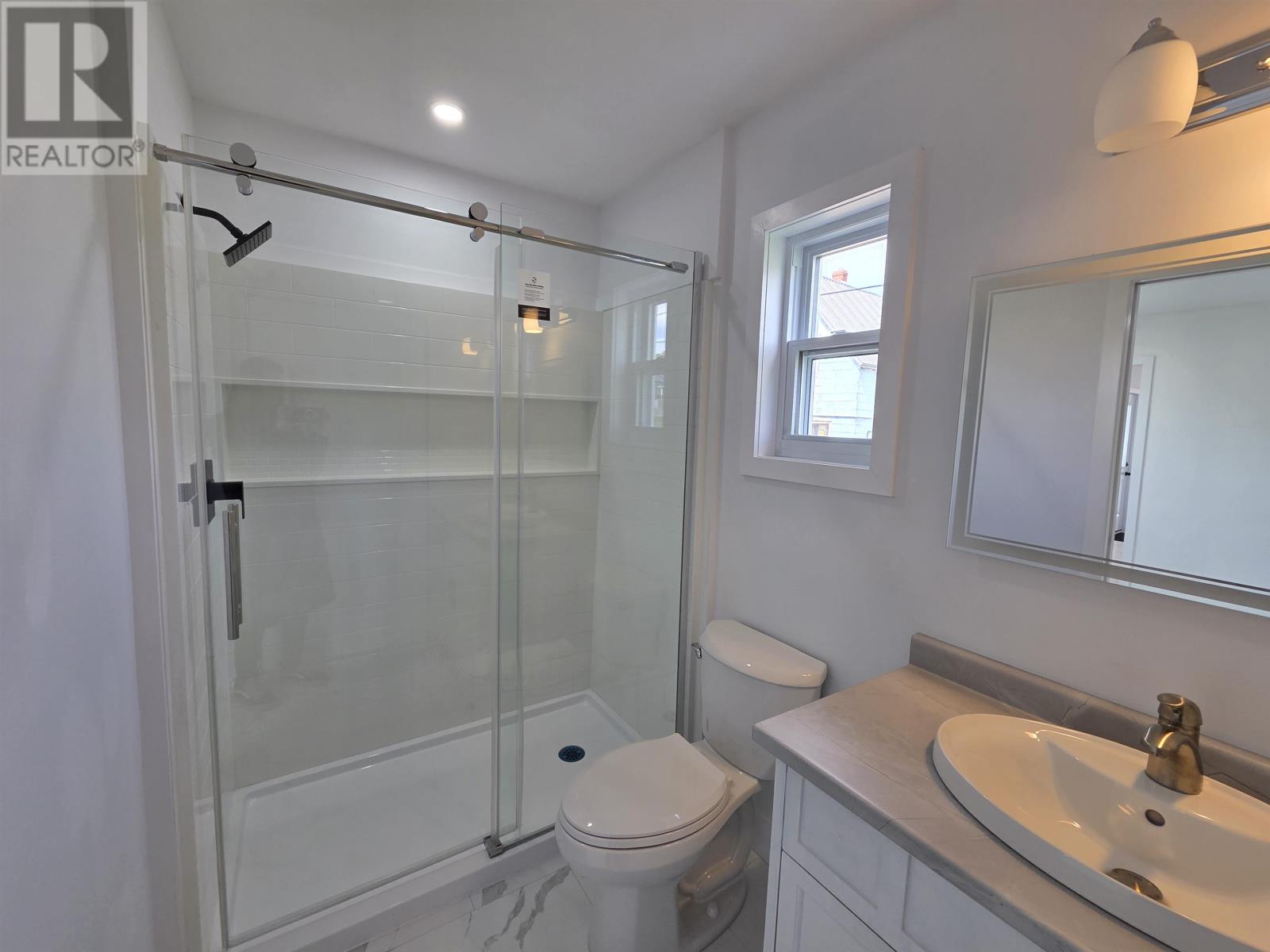 10 Sutherland Avenue Property Photo 11