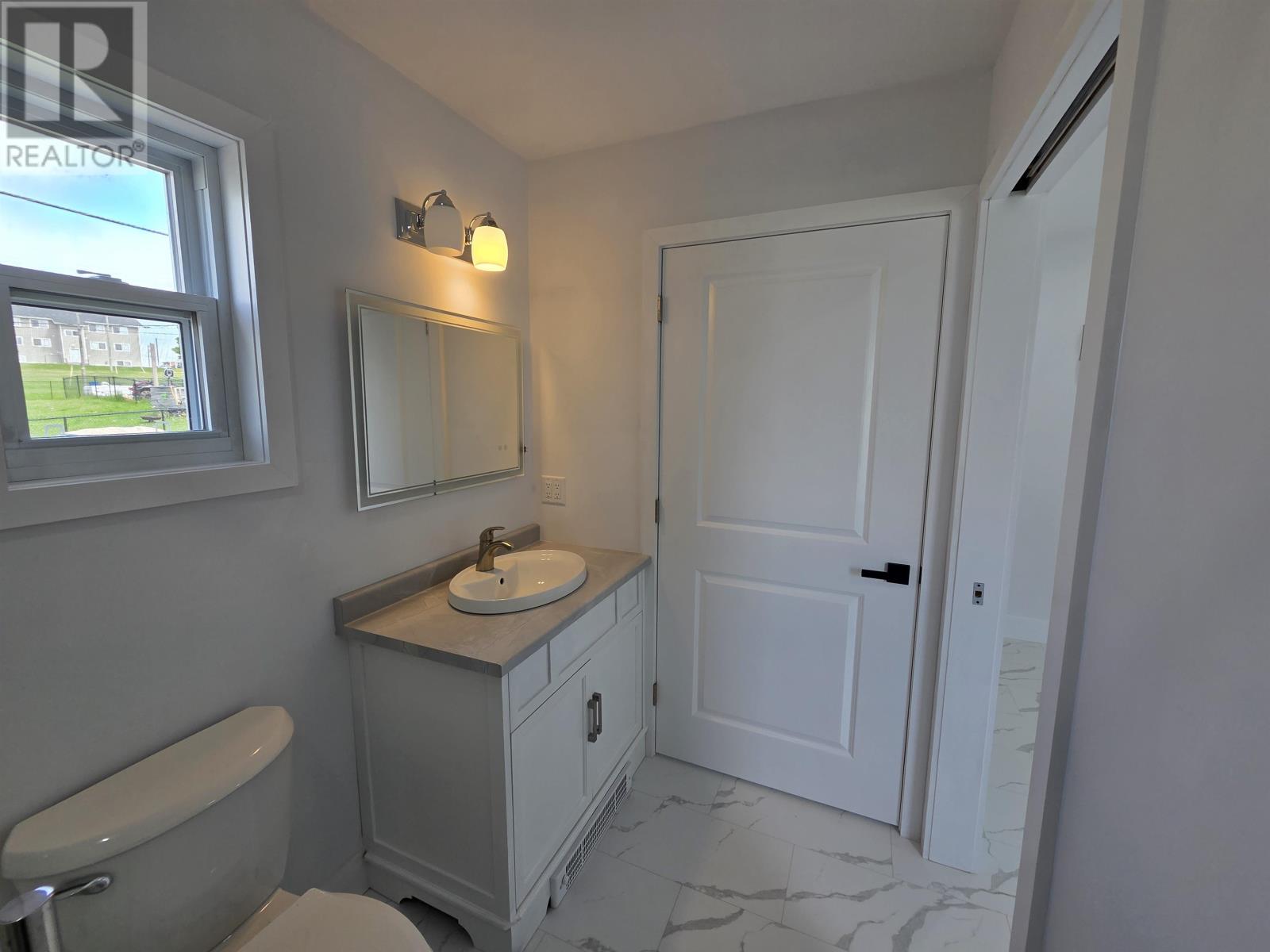 10 Sutherland Avenue Property Photo 12