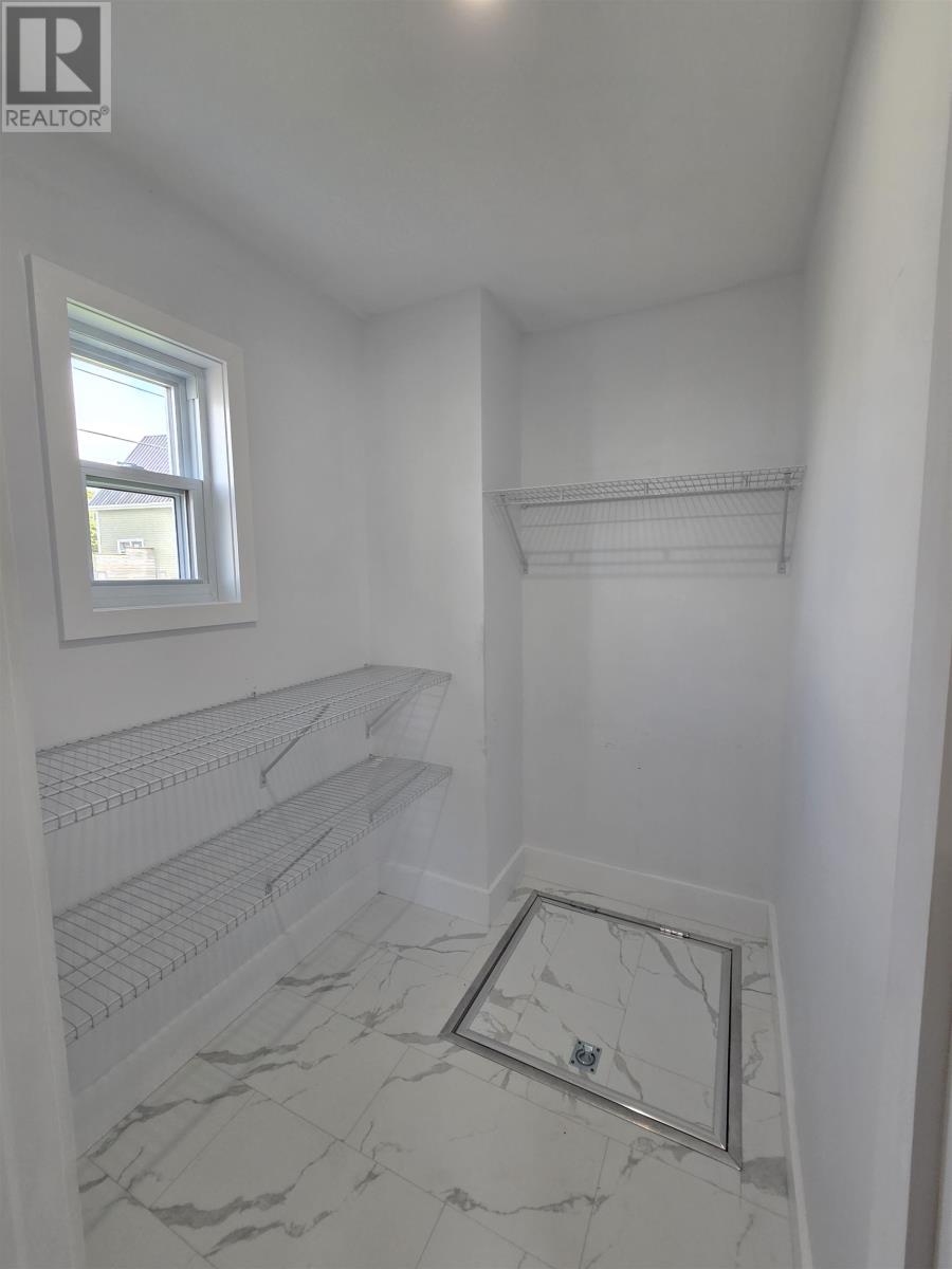 10 Sutherland Avenue Property Photo 13