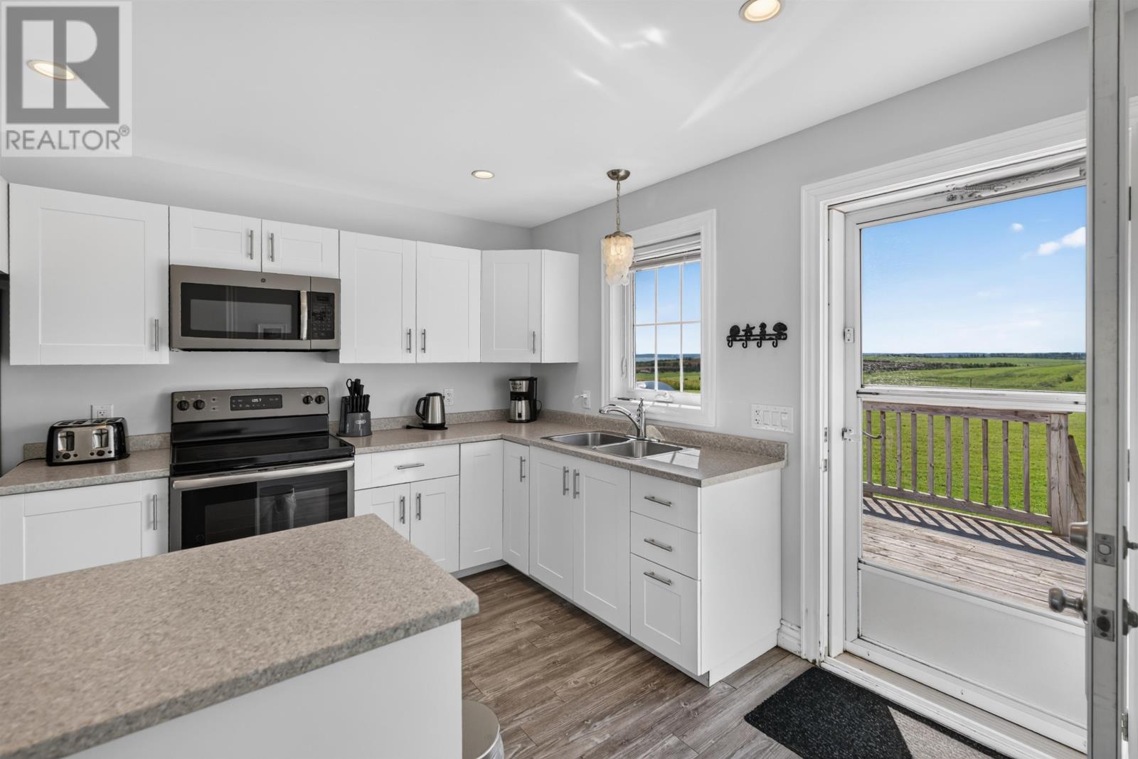 222 Camelot Property Photo 8