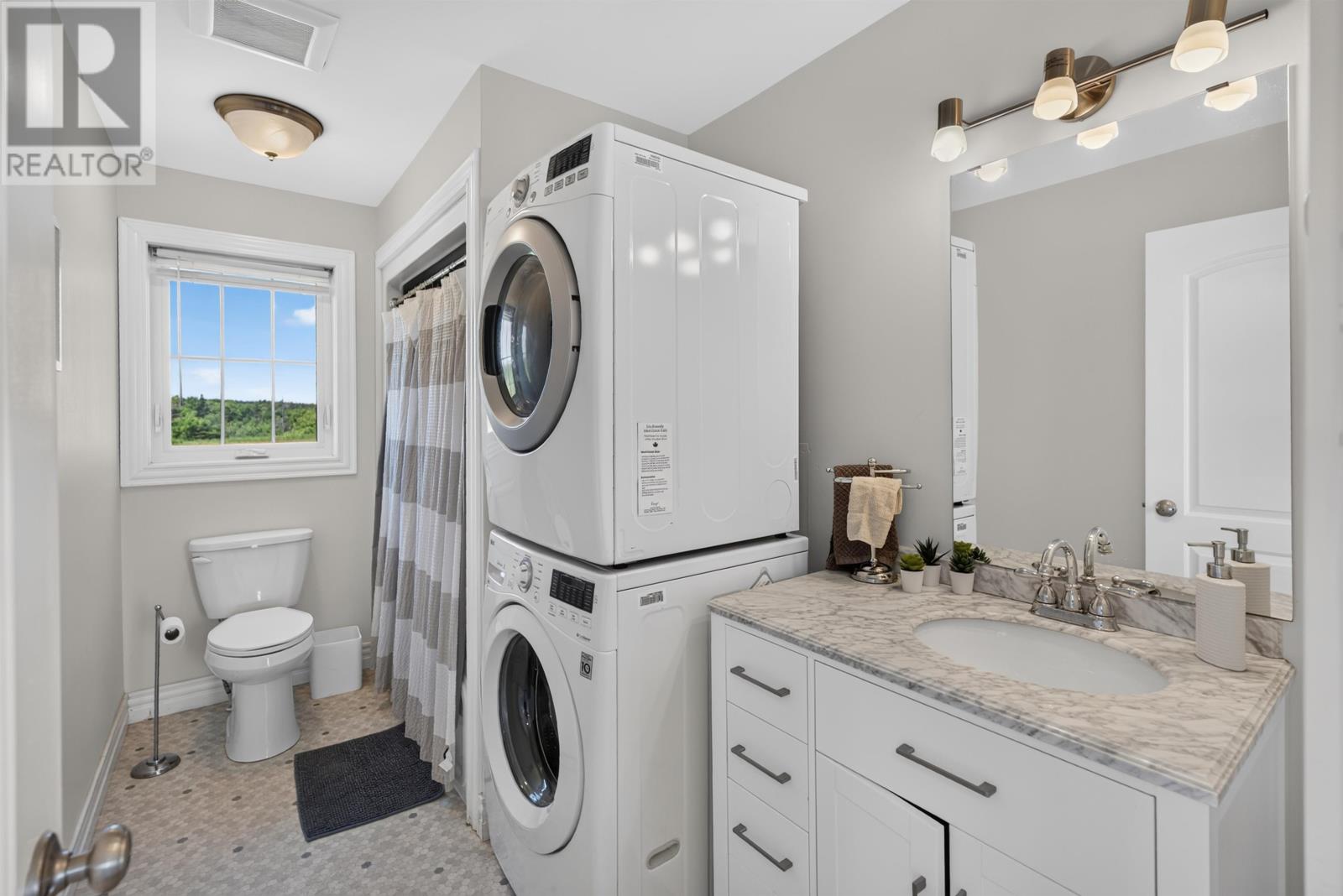 222 Camelot Property Photo 18