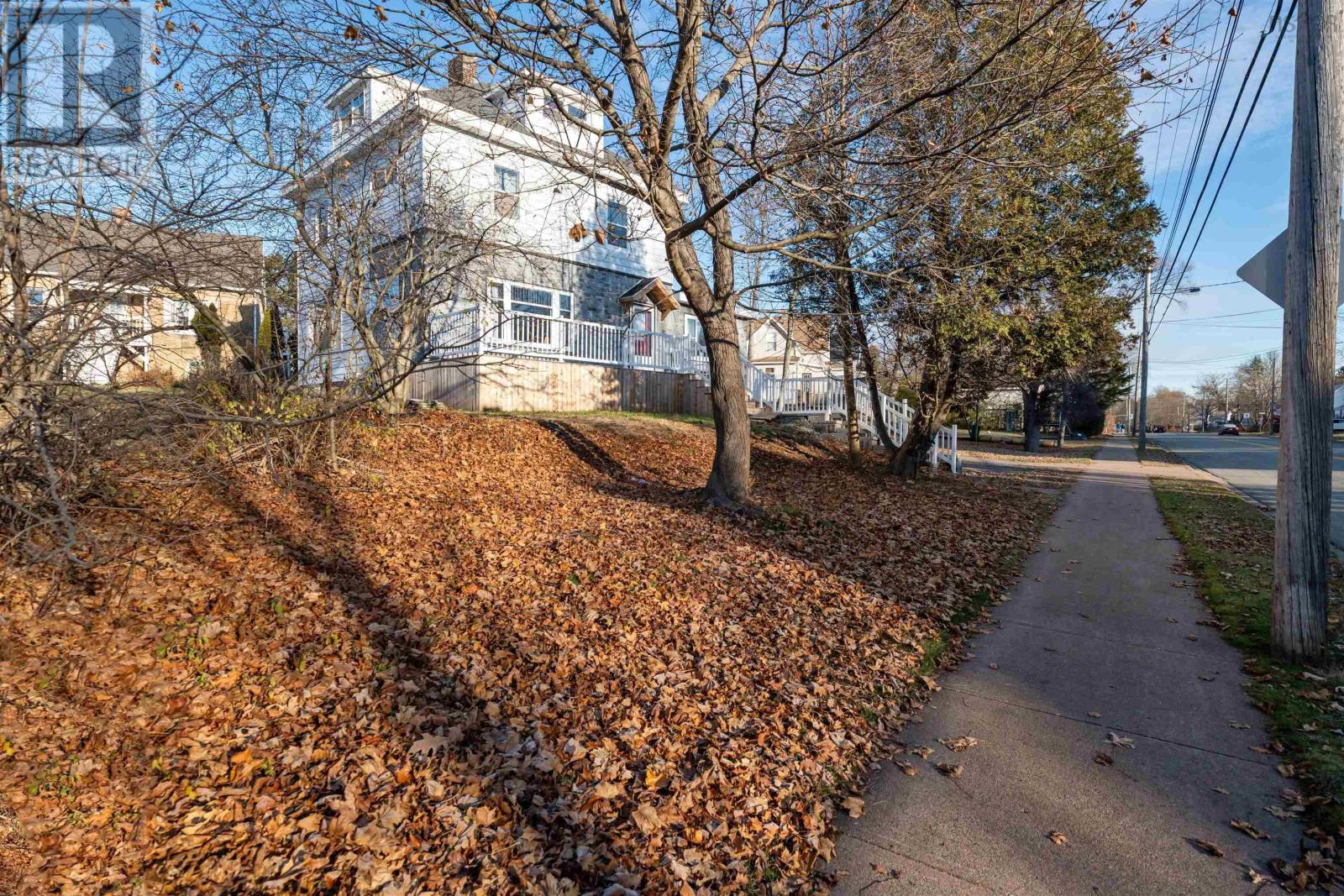 132 Almont Avenue Property Photo 3