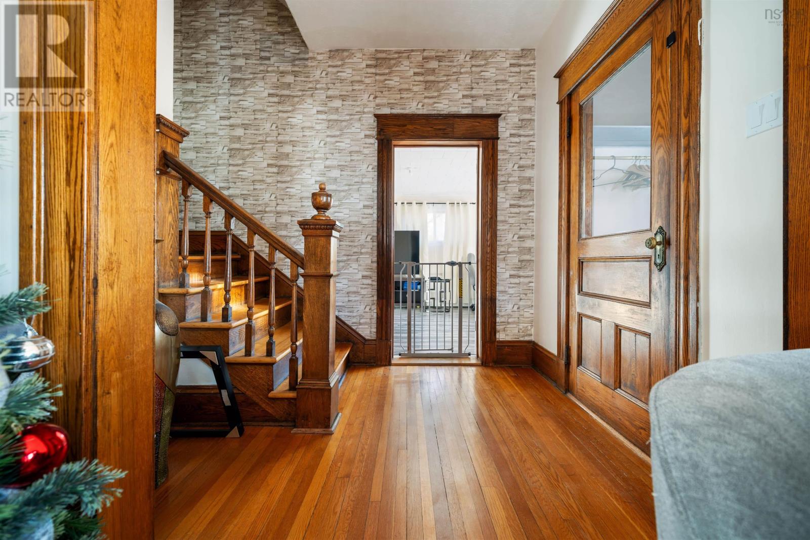 132 Almont Avenue Property Photo 7