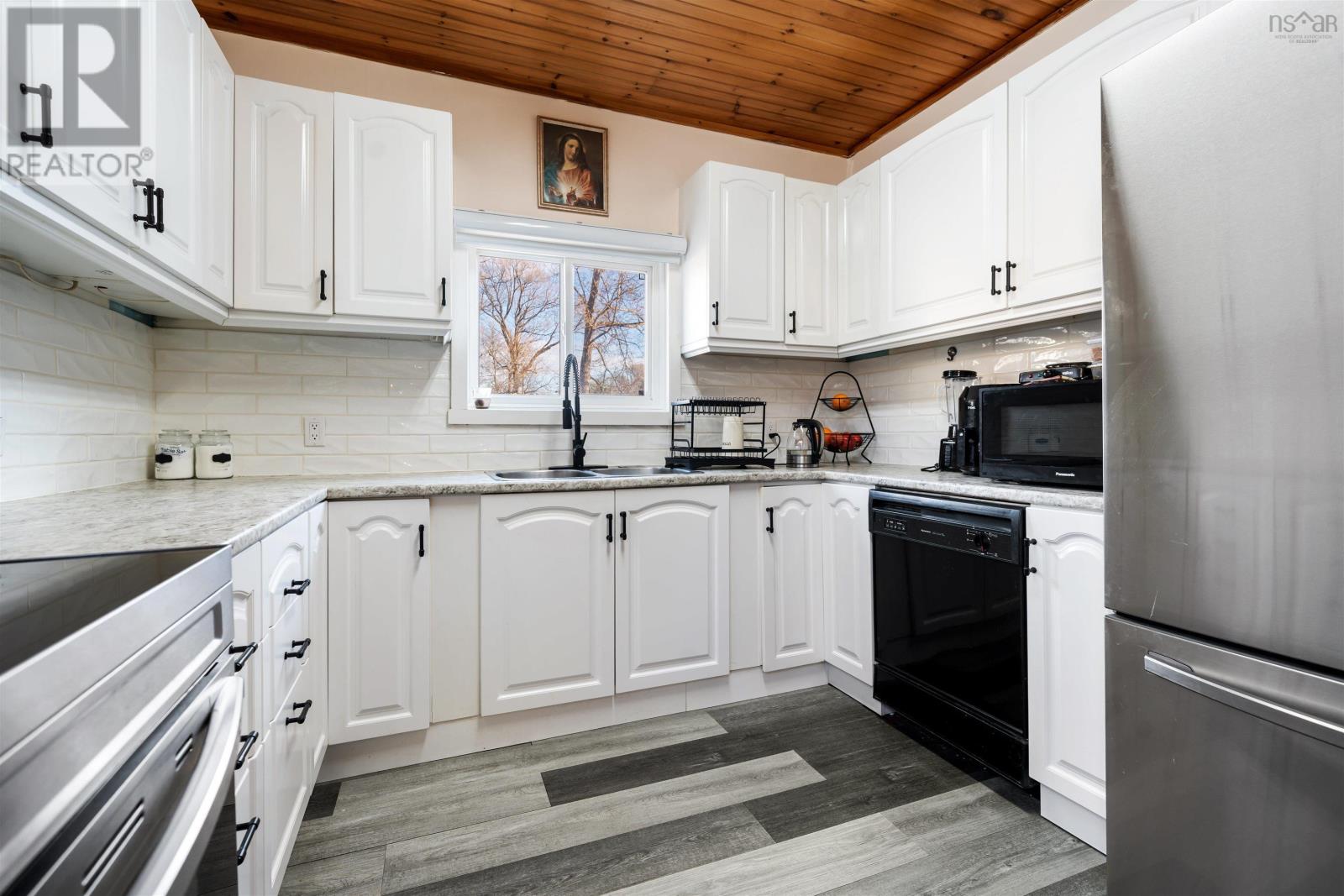 132 Almont Avenue Property Photo 14