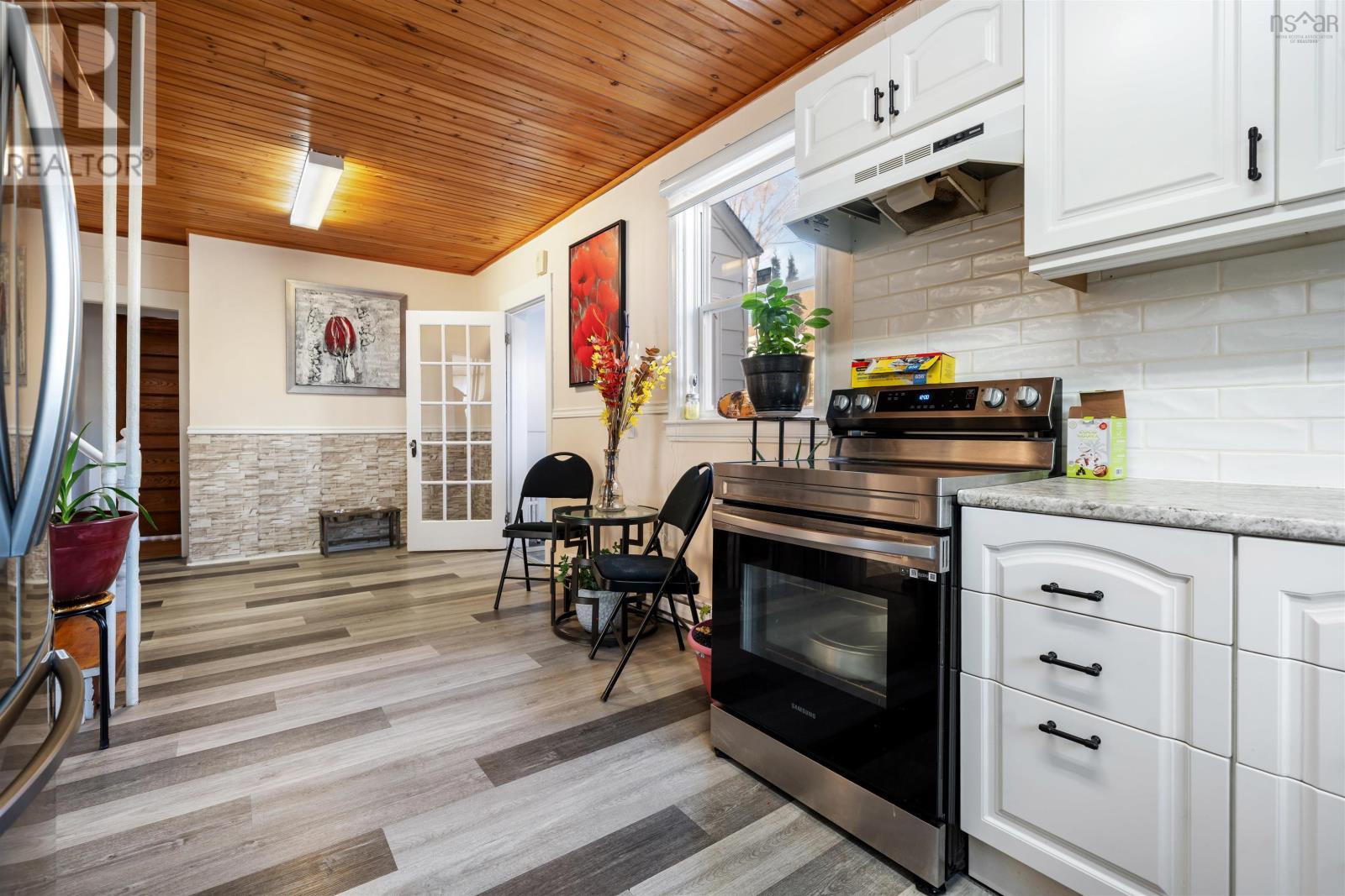 132 Almont Avenue Property Photo 17