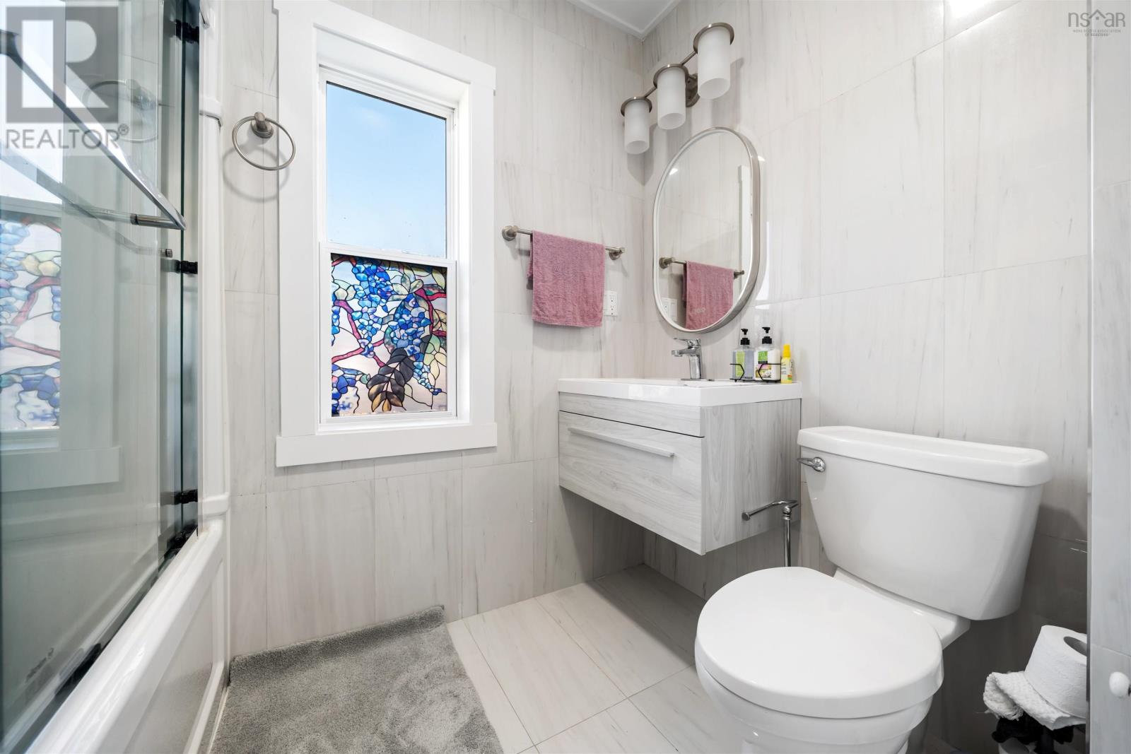 132 Almont Avenue Property Photo 24