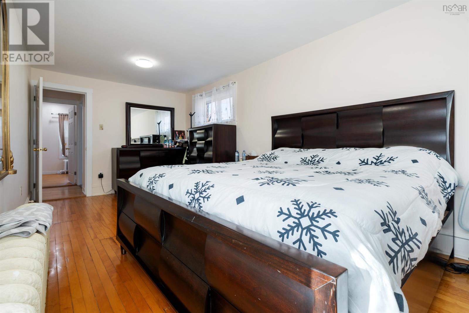 132 Almont Avenue Property Photo 33