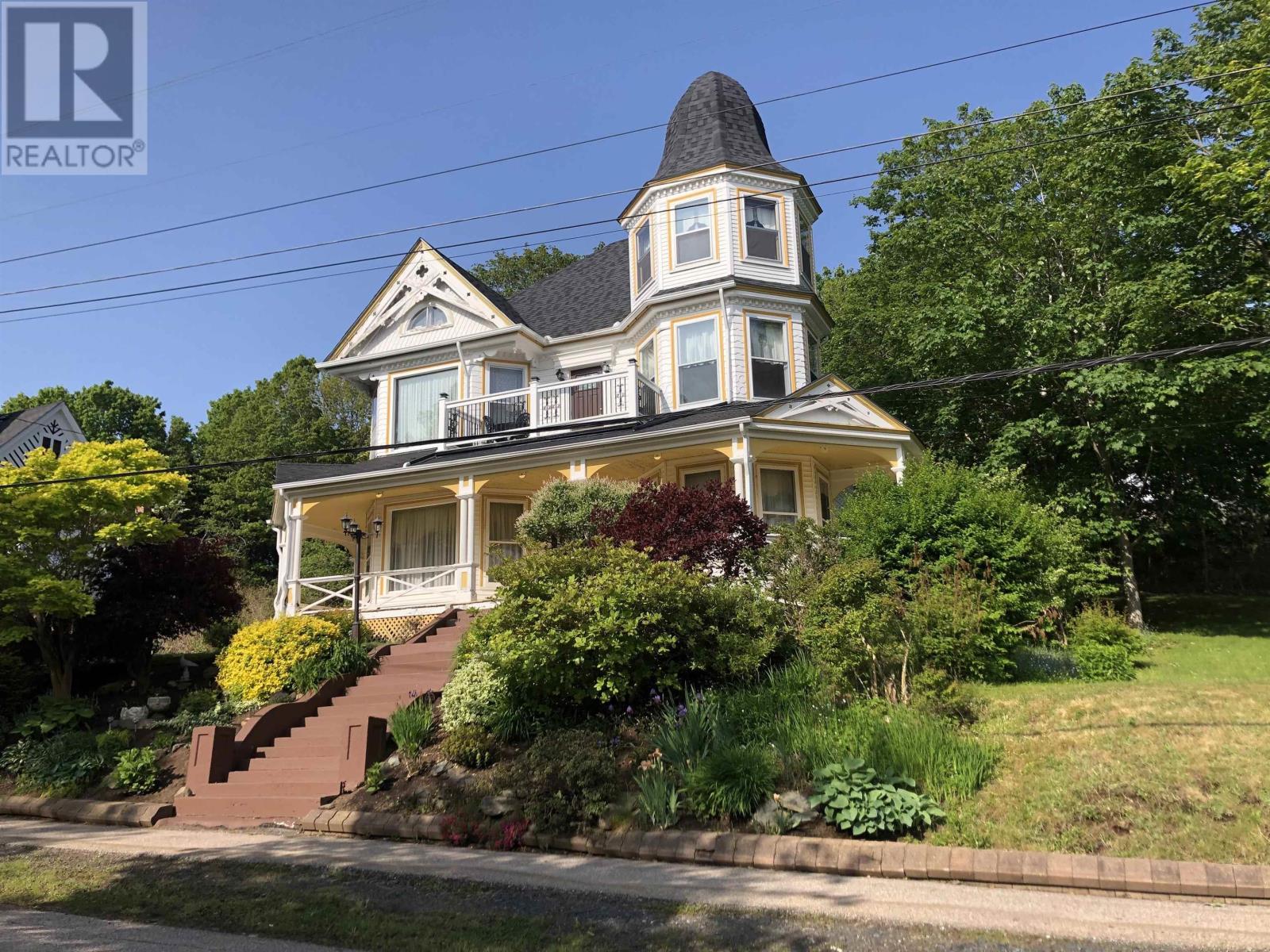 161 Queen Street Property Photo 4