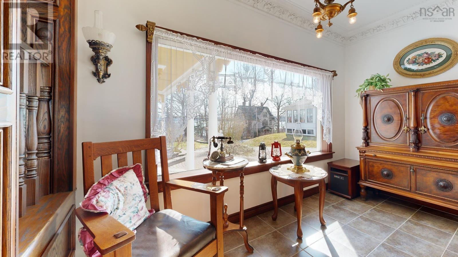 161 Queen Street Property Photo 9