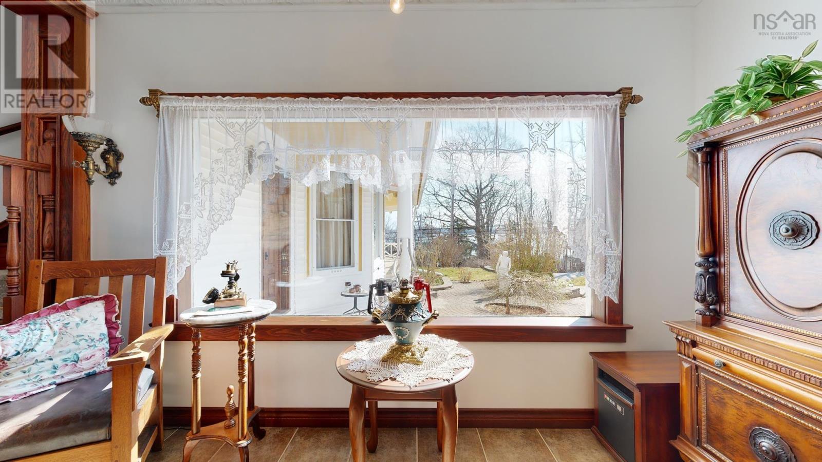 161 Queen Street Property Photo 11