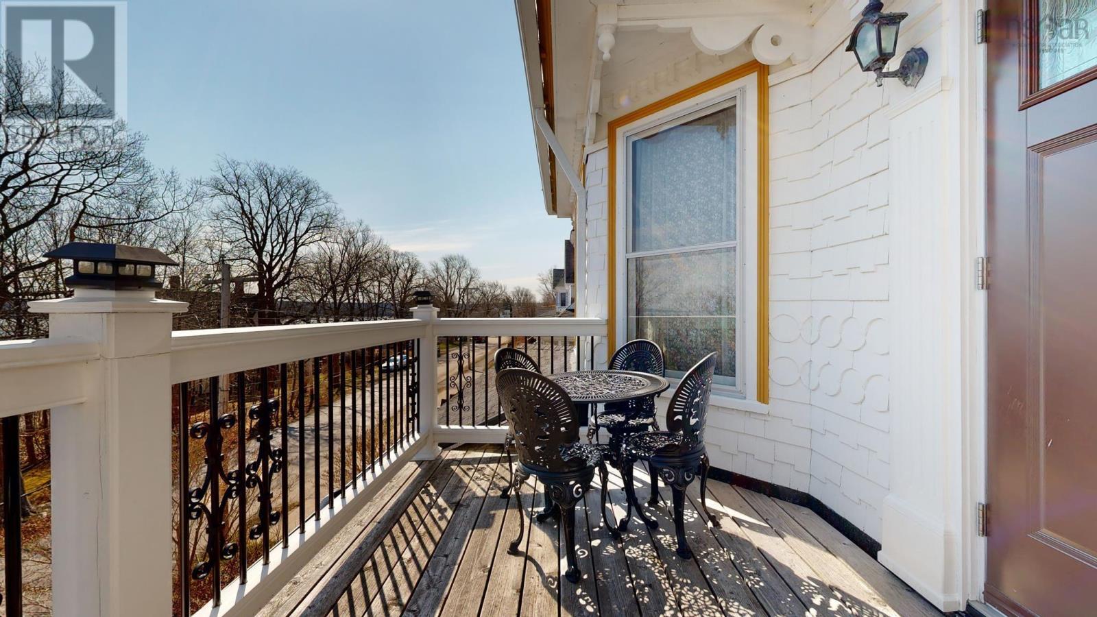 161 Queen Street Property Photo 43