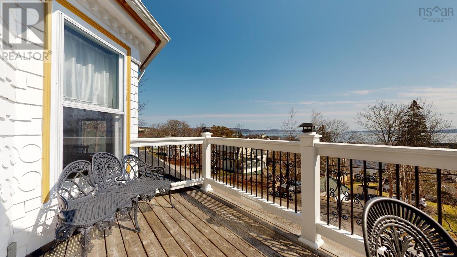 161 Queen Street Property Photo 44