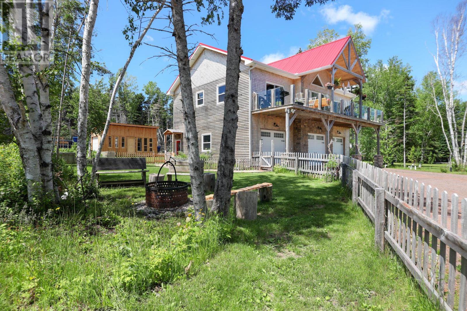 197 Spruce Way Property Photo 4
