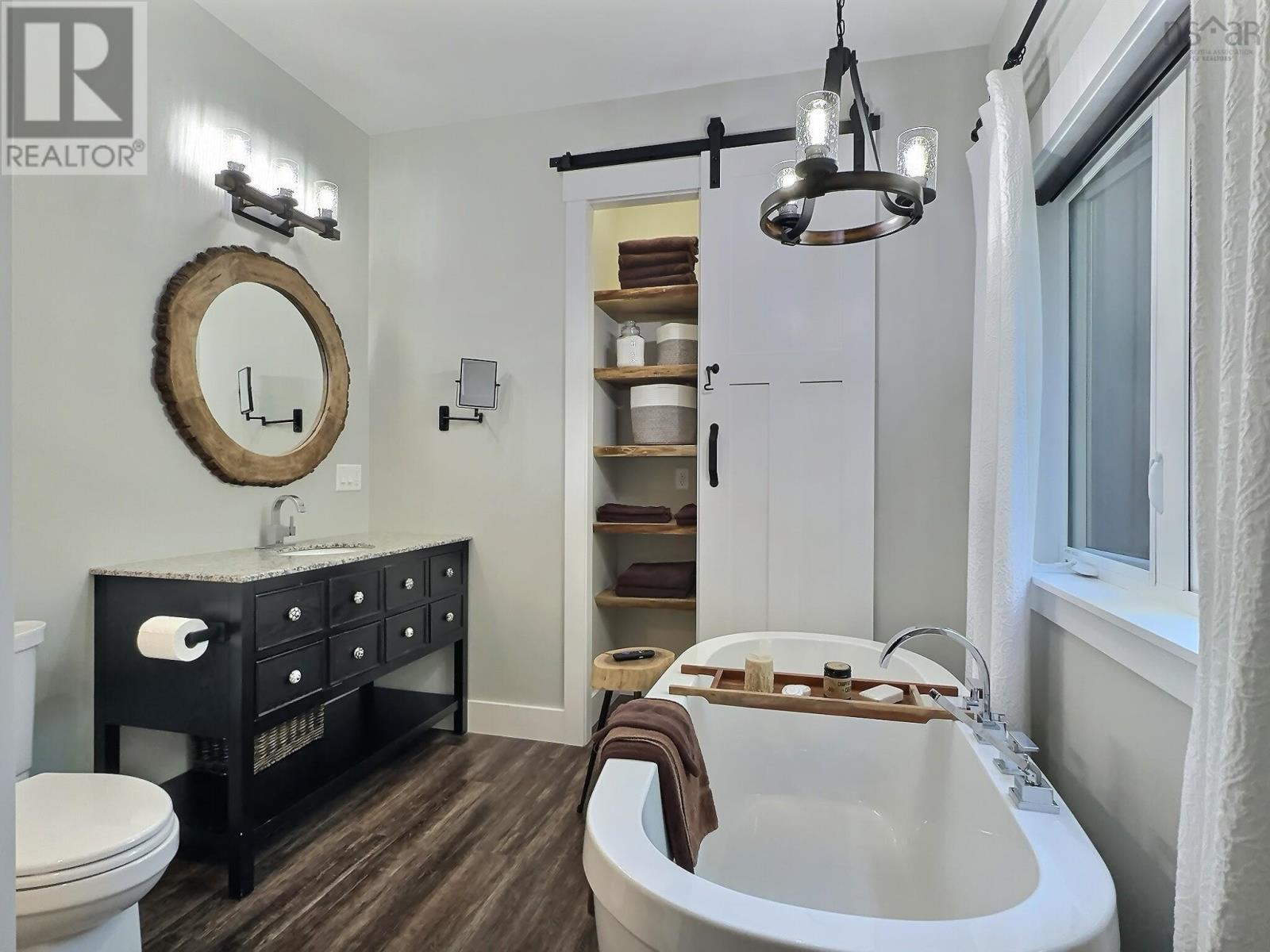 100 Lake Shore Drive Property Photo 8