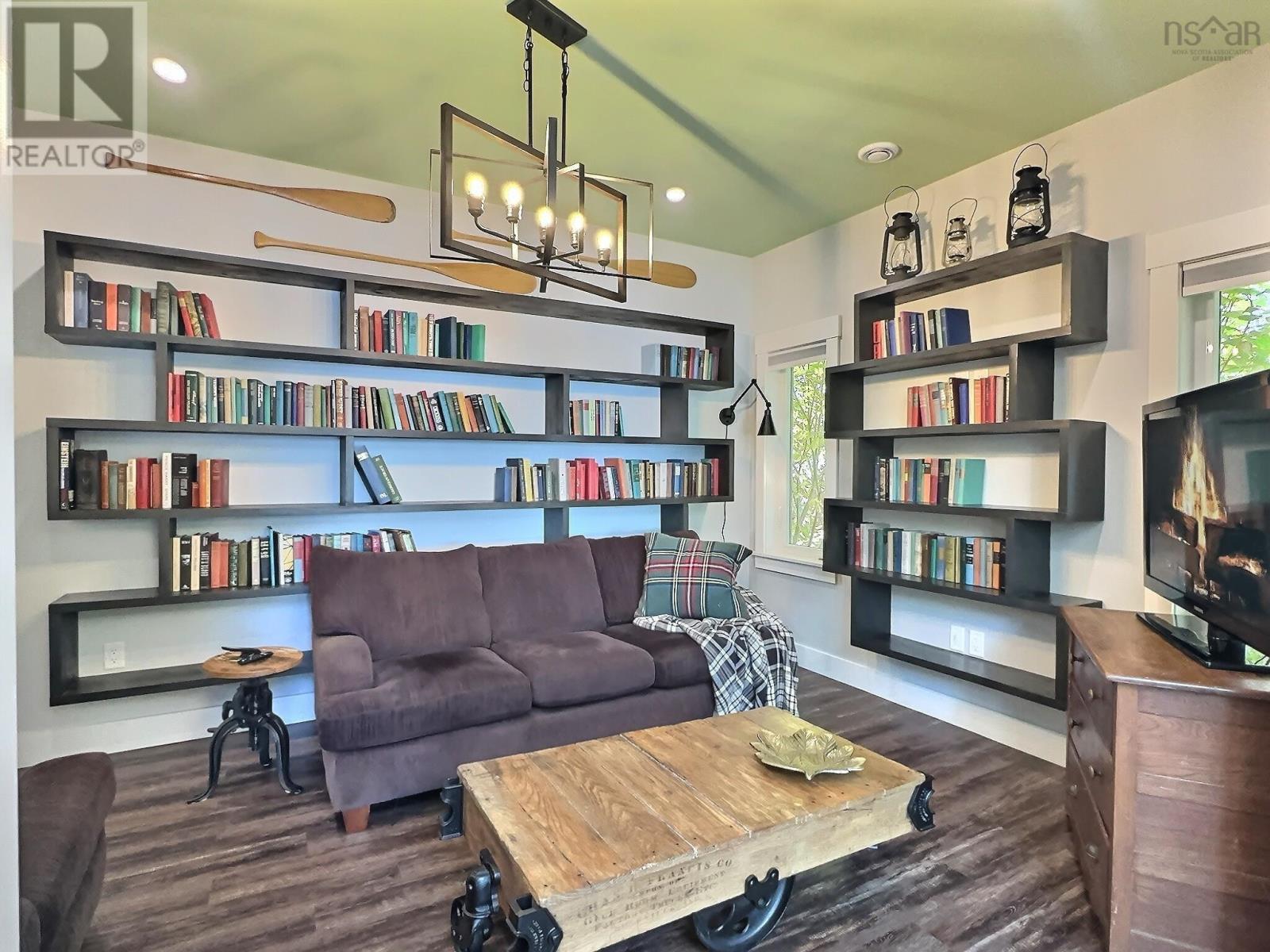 100 Lake Shore Drive Property Photo 11