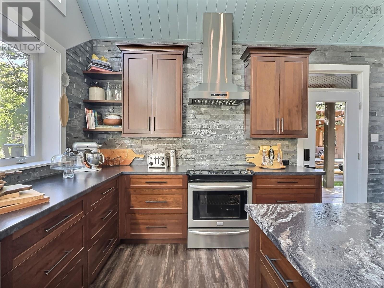 100 Lake Shore Drive Property Photo 13