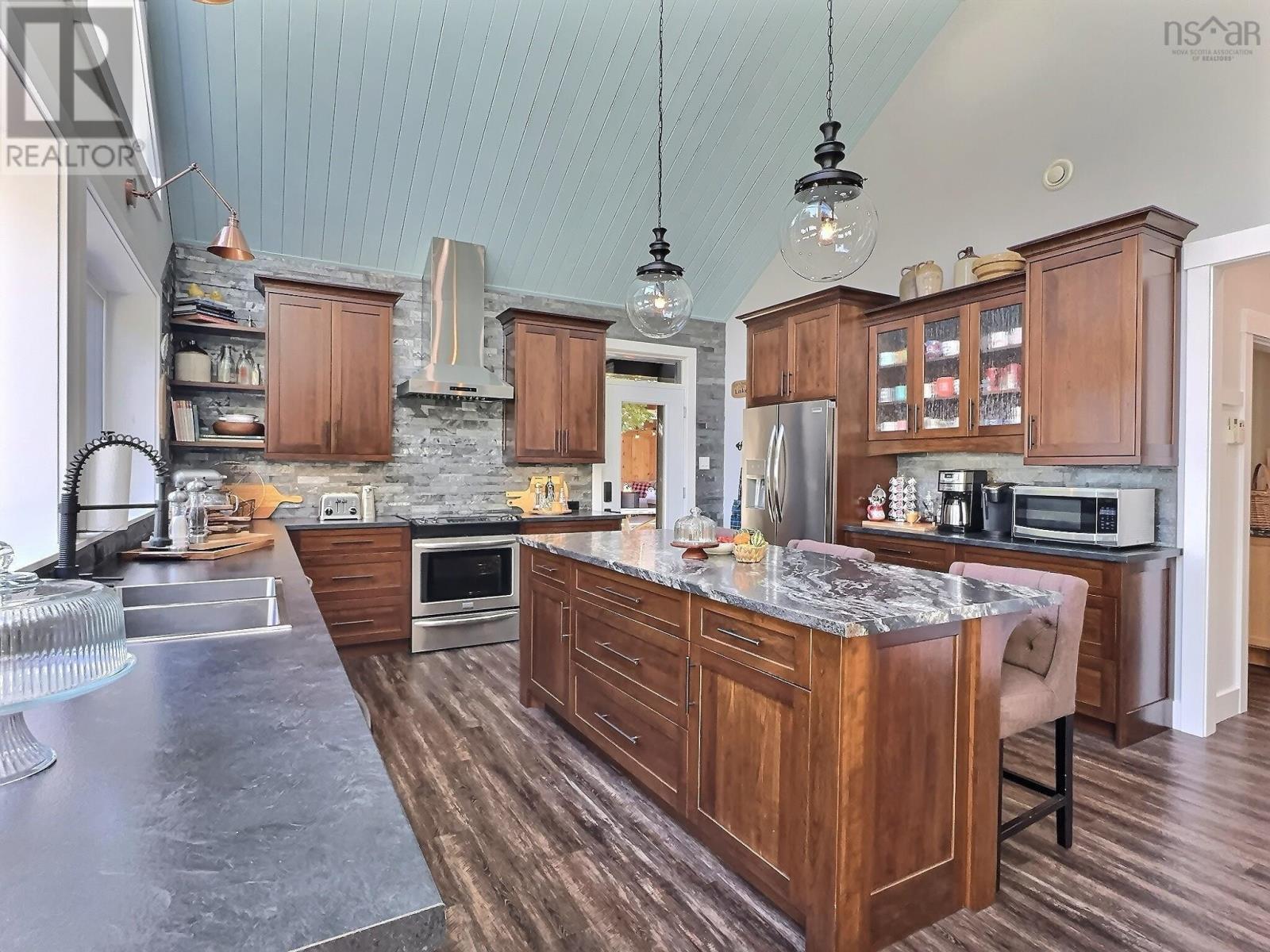 100 Lake Shore Drive Property Photo 15