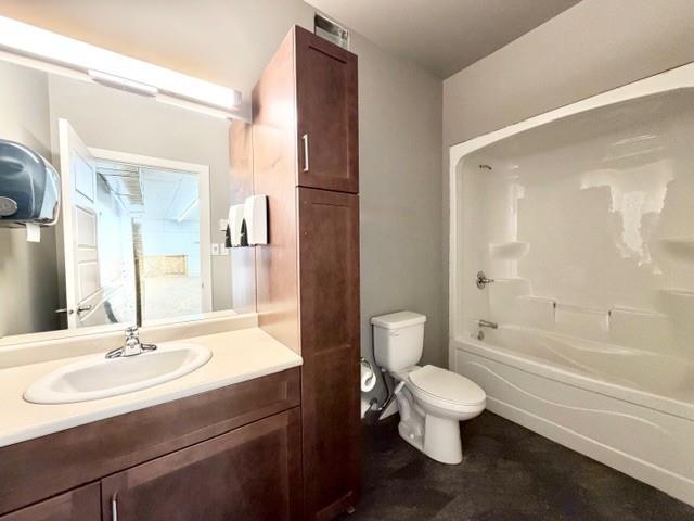 382 Park Avenue E Property Photo 17