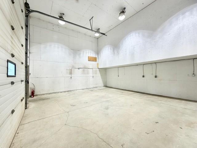 382 Park Avenue E Property Photo 19