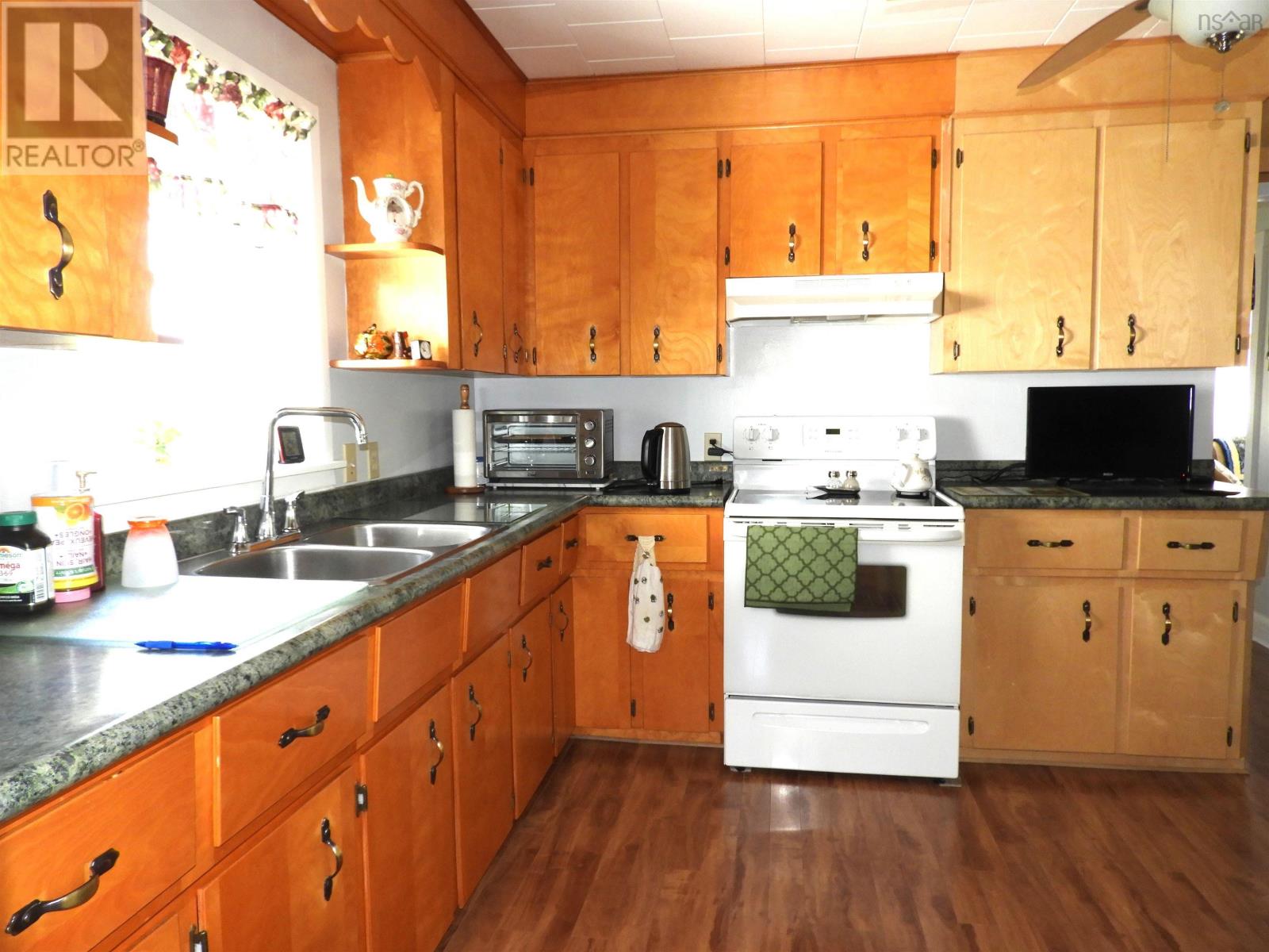 195 Lake Ramsay Road Property Photo 18